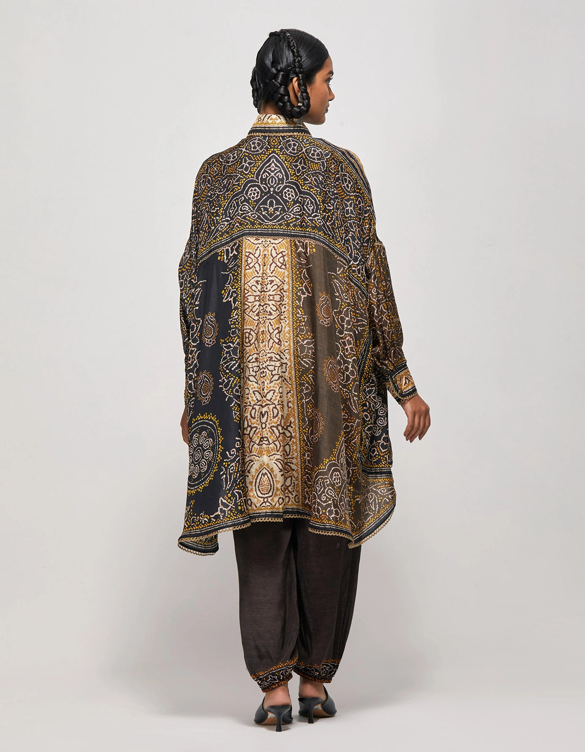 BANDHEJ : Nilomi