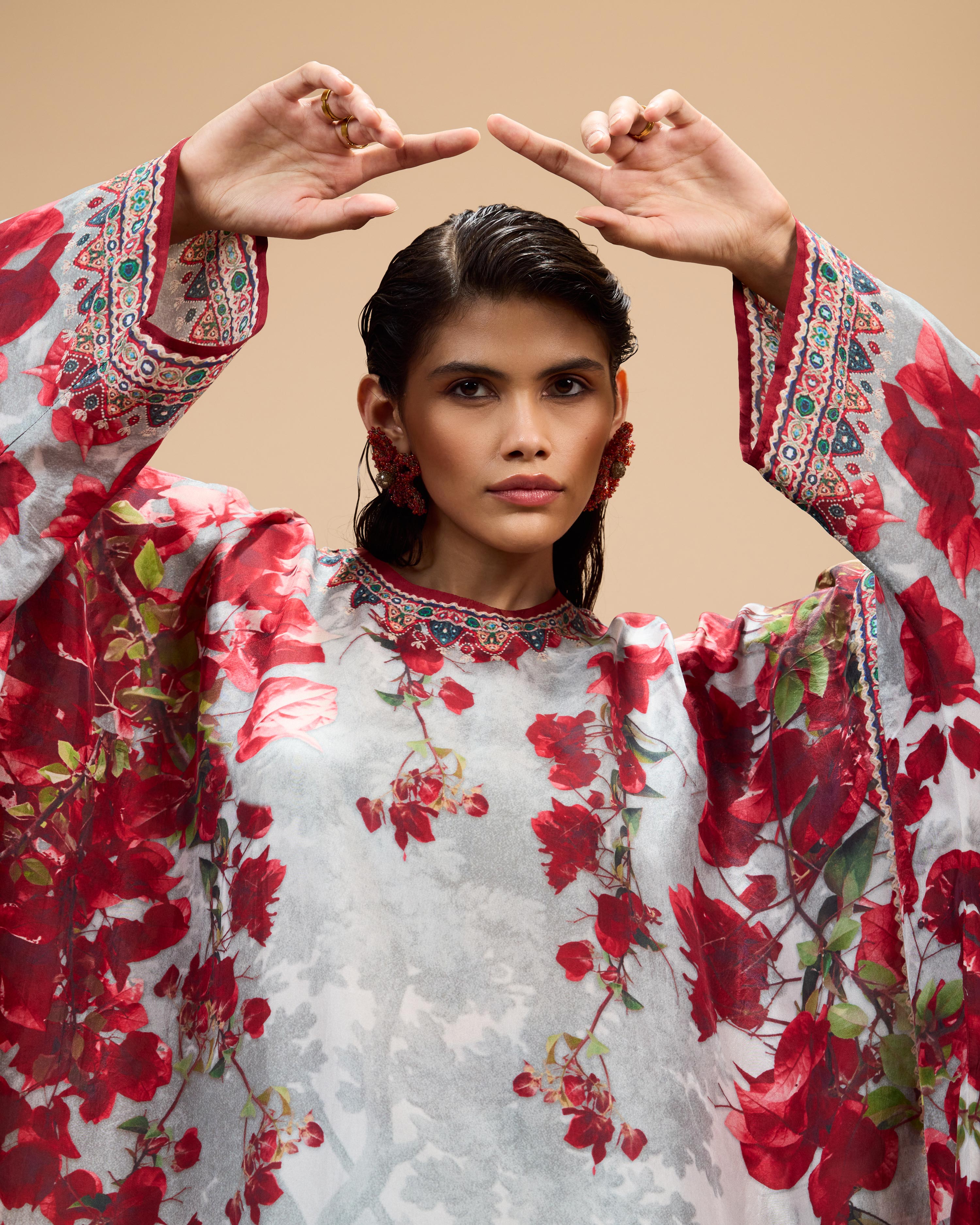 Letters to Juliet : Insha - Red/Pale Grey
