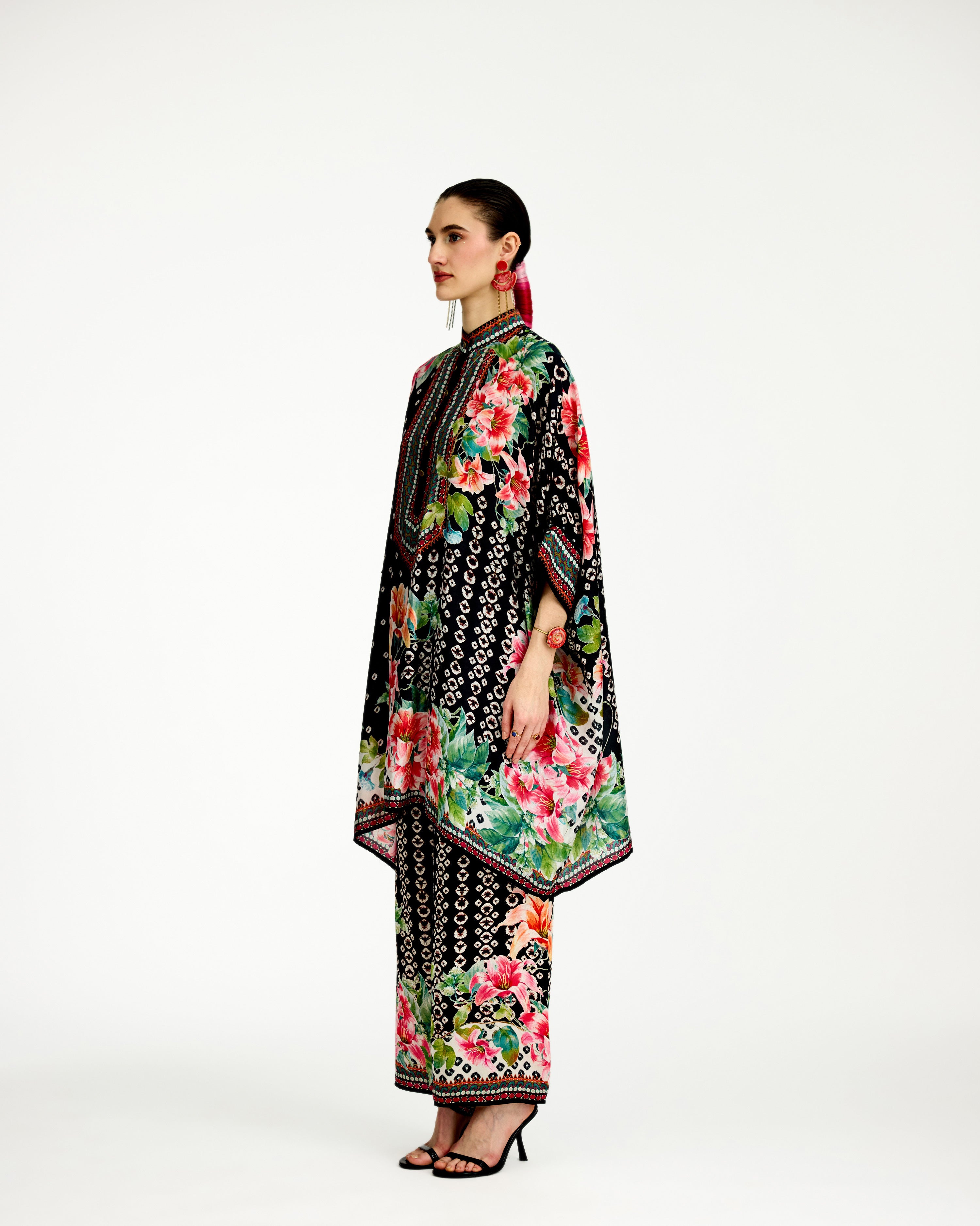 Lilium : Chanel 36" - Black