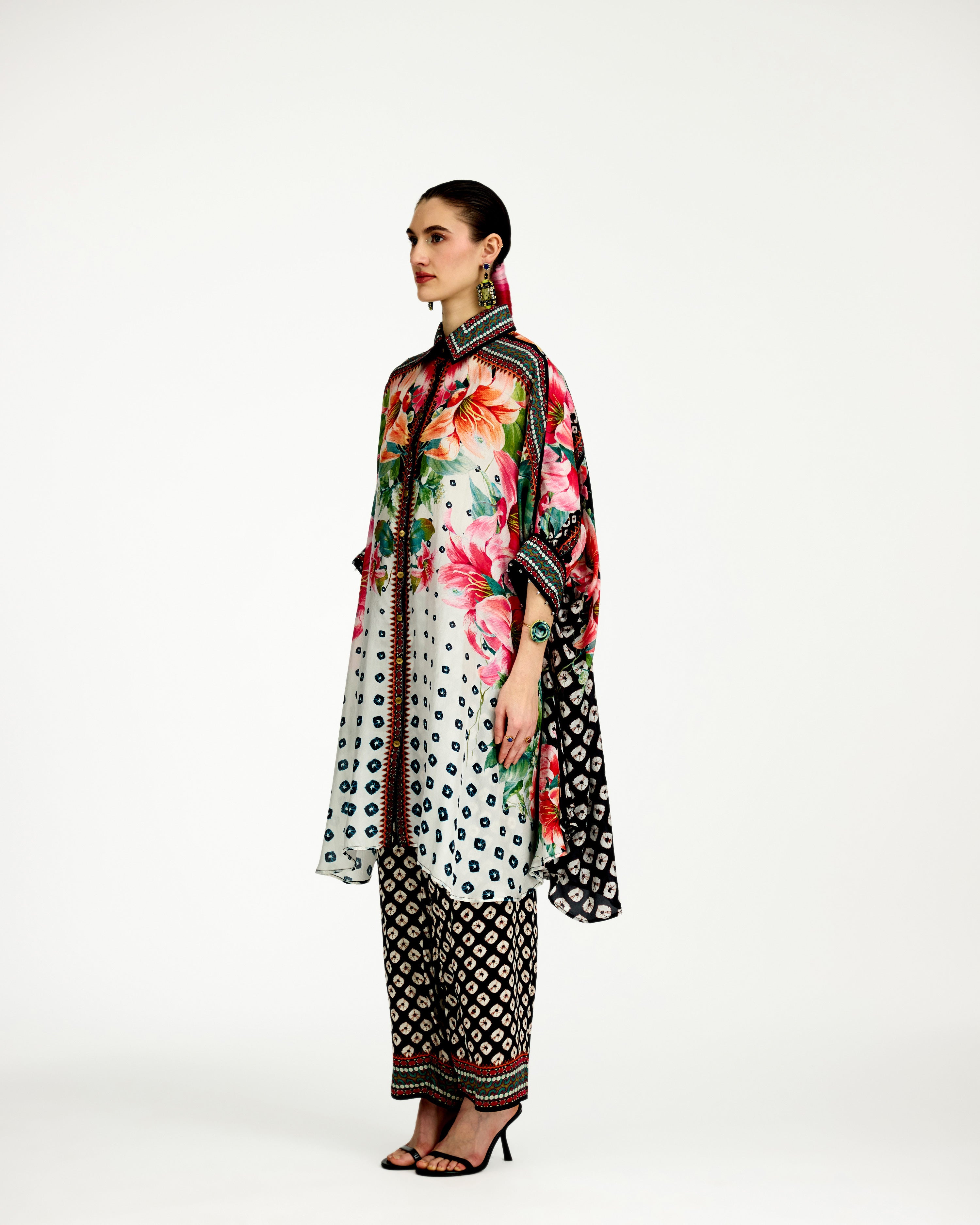 Lilium : Kamara - White/Black