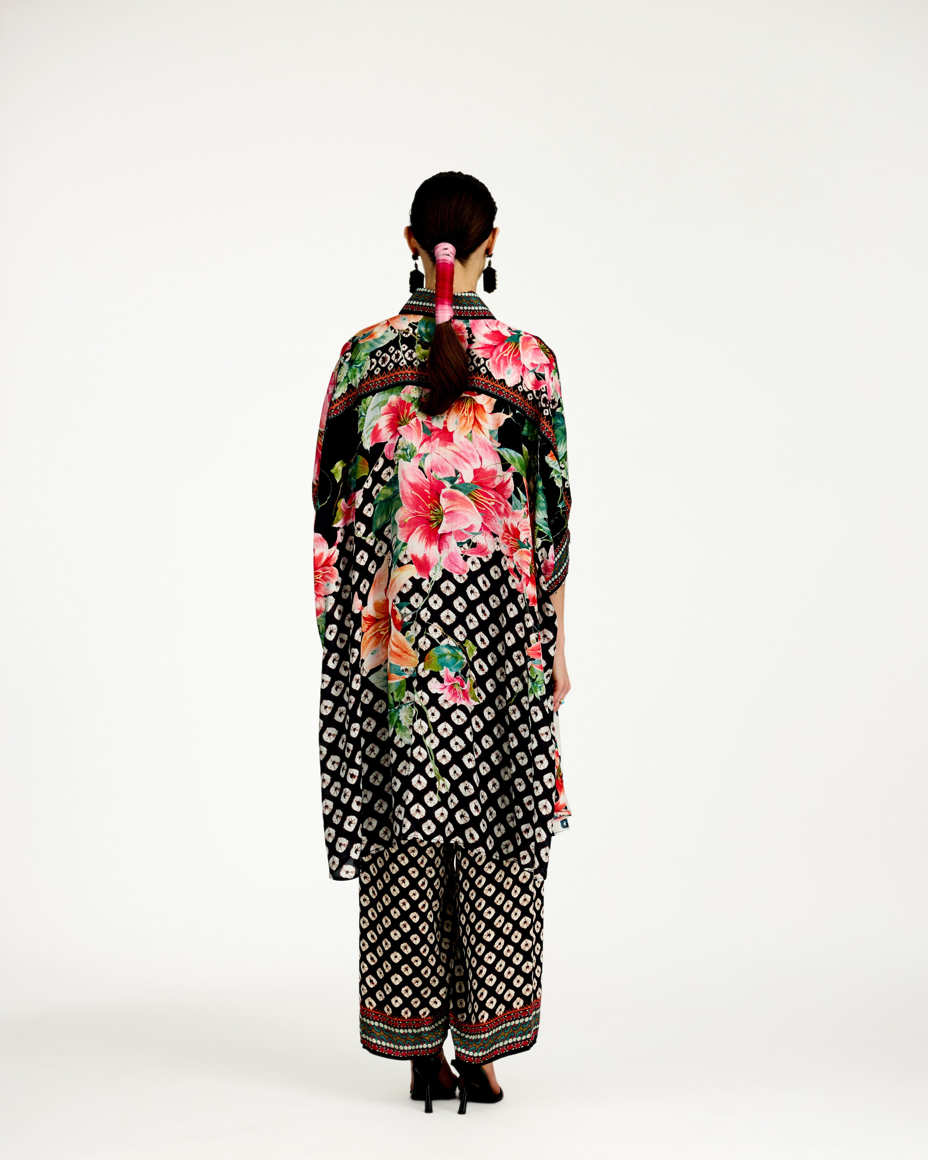 Lilium : Kamara - White/Black