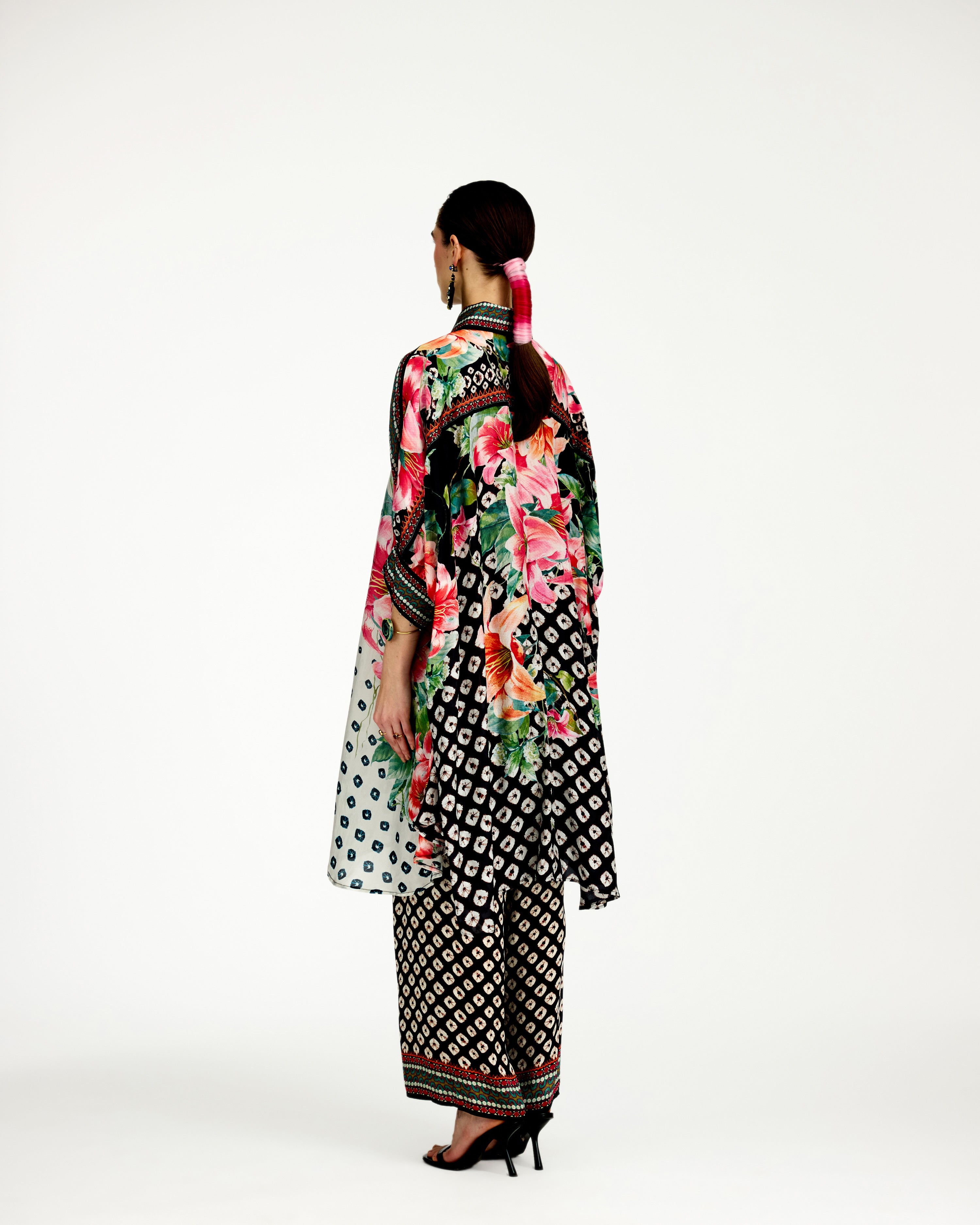 Lilium : Kamara - White/Black