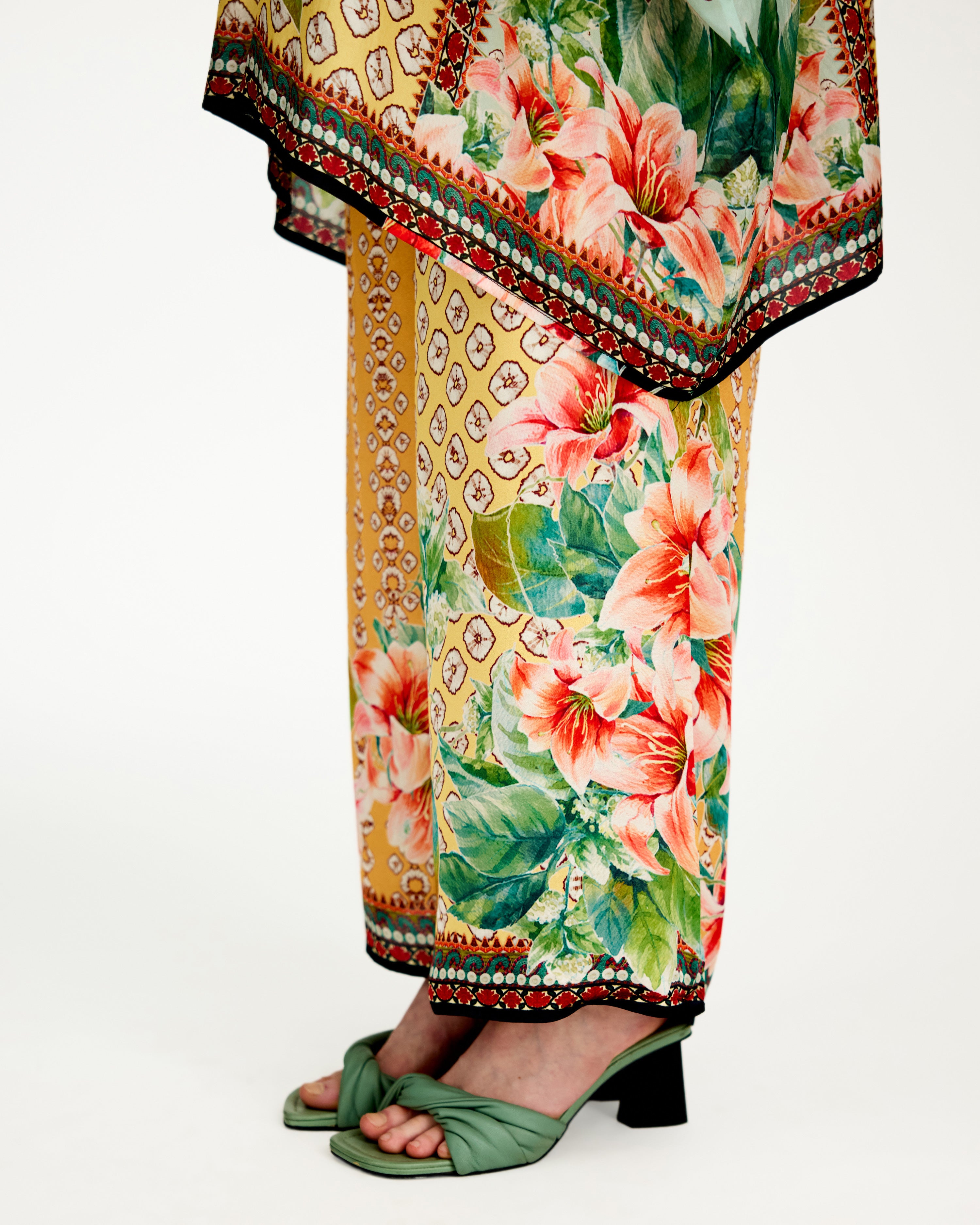 Lilium : Chanel 36" - Buttercup