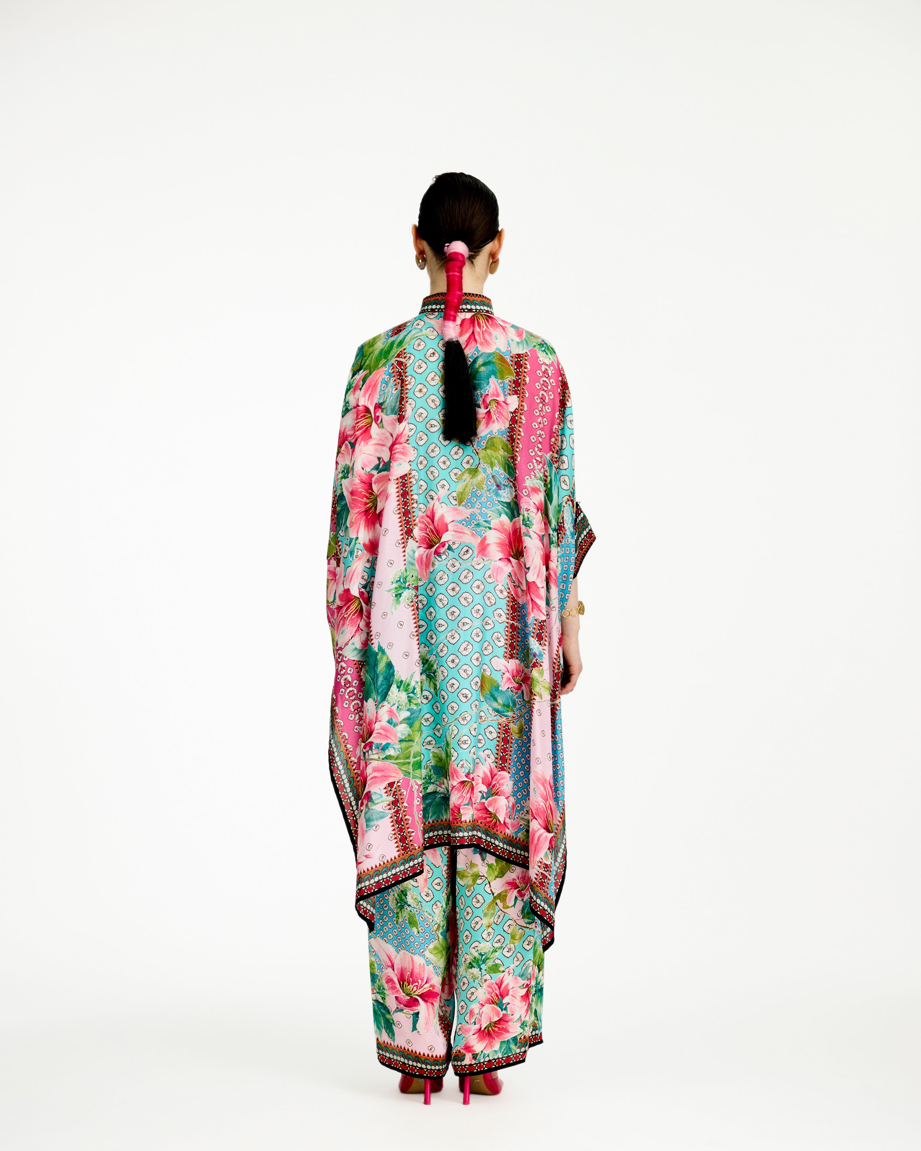 Lilium : Chantelle 42" - Aqua/Pink