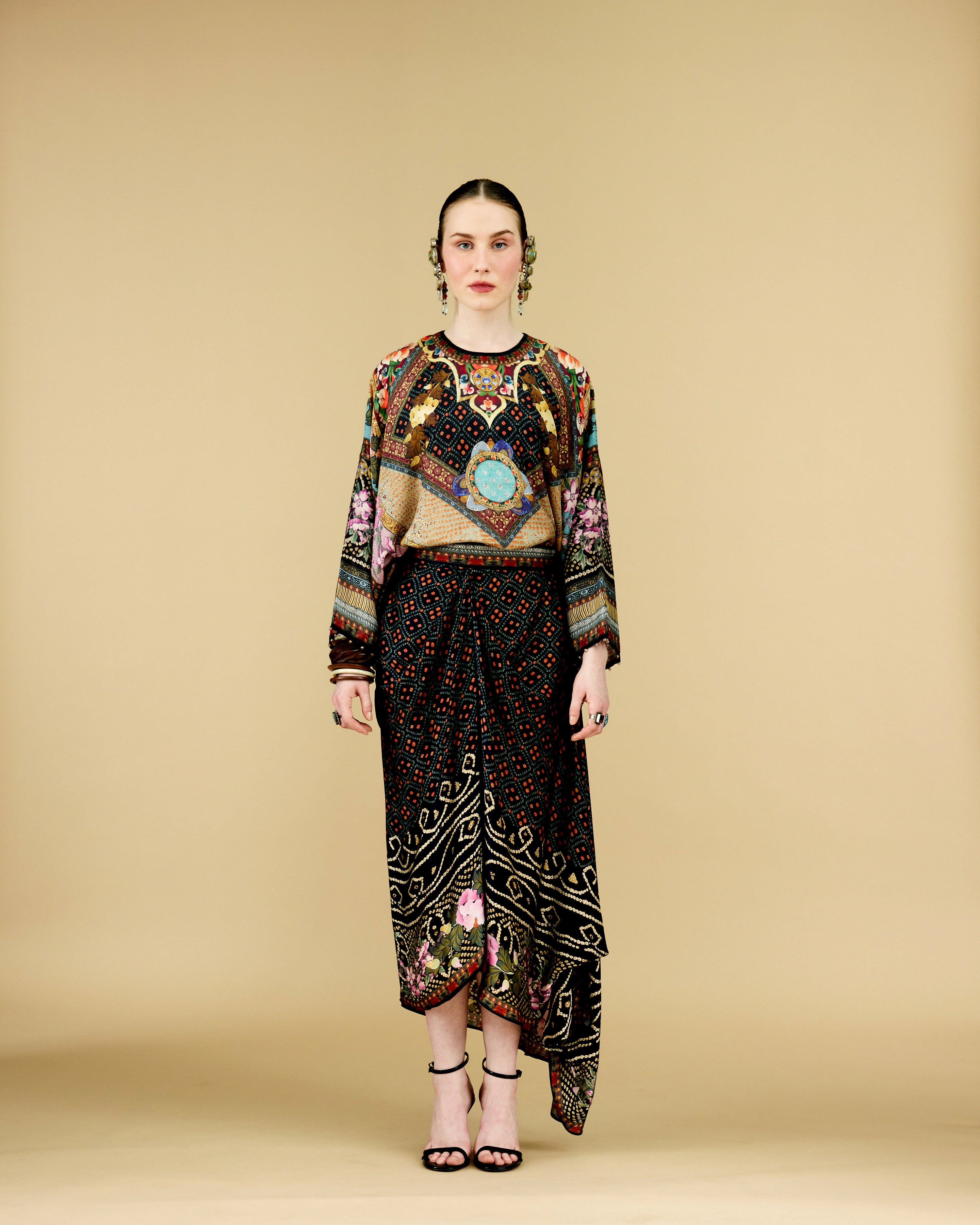 Ladakh : Insha - Black/Taupe