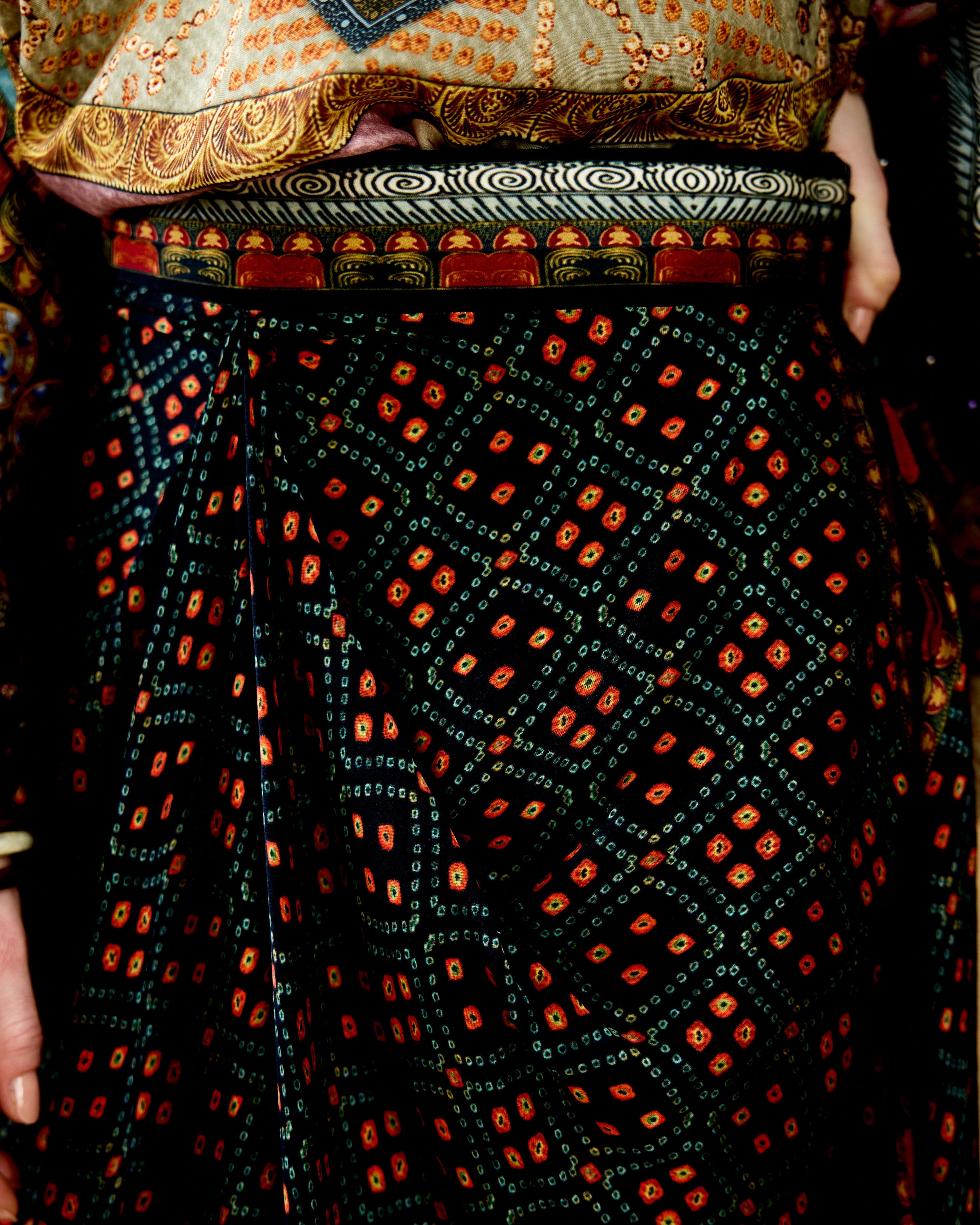 Ladakh : Insha - Black/Taupe