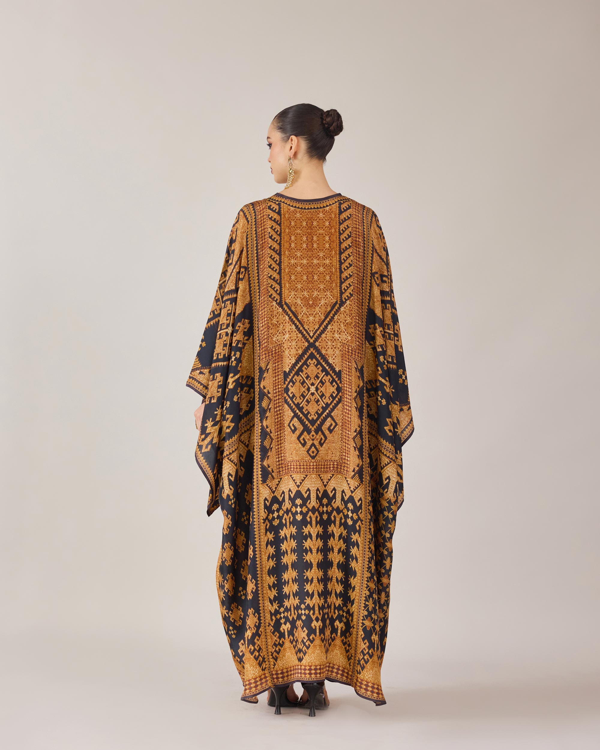 Phulkari : Beatrice