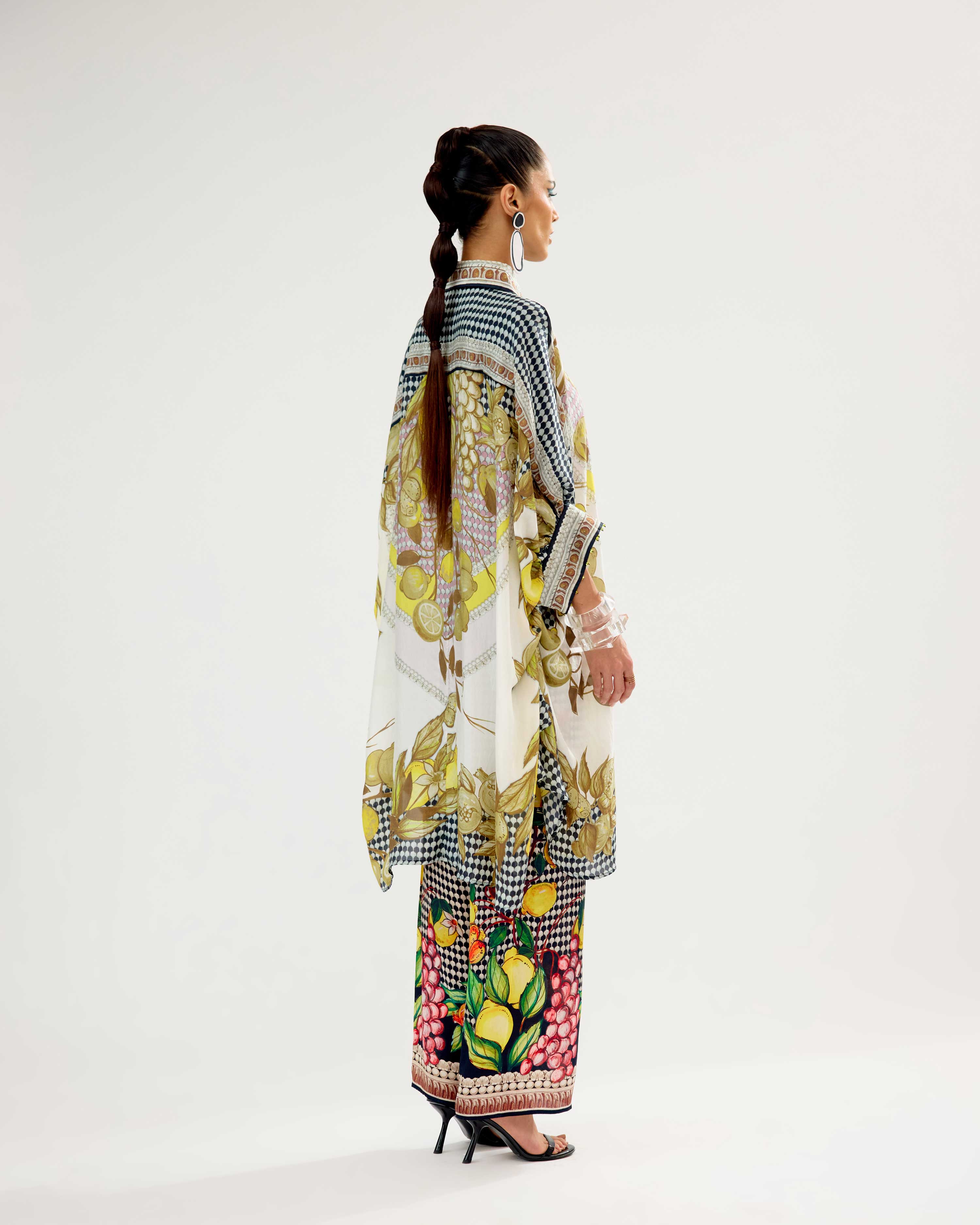 Orvieto : Kamara - Ivory/Black