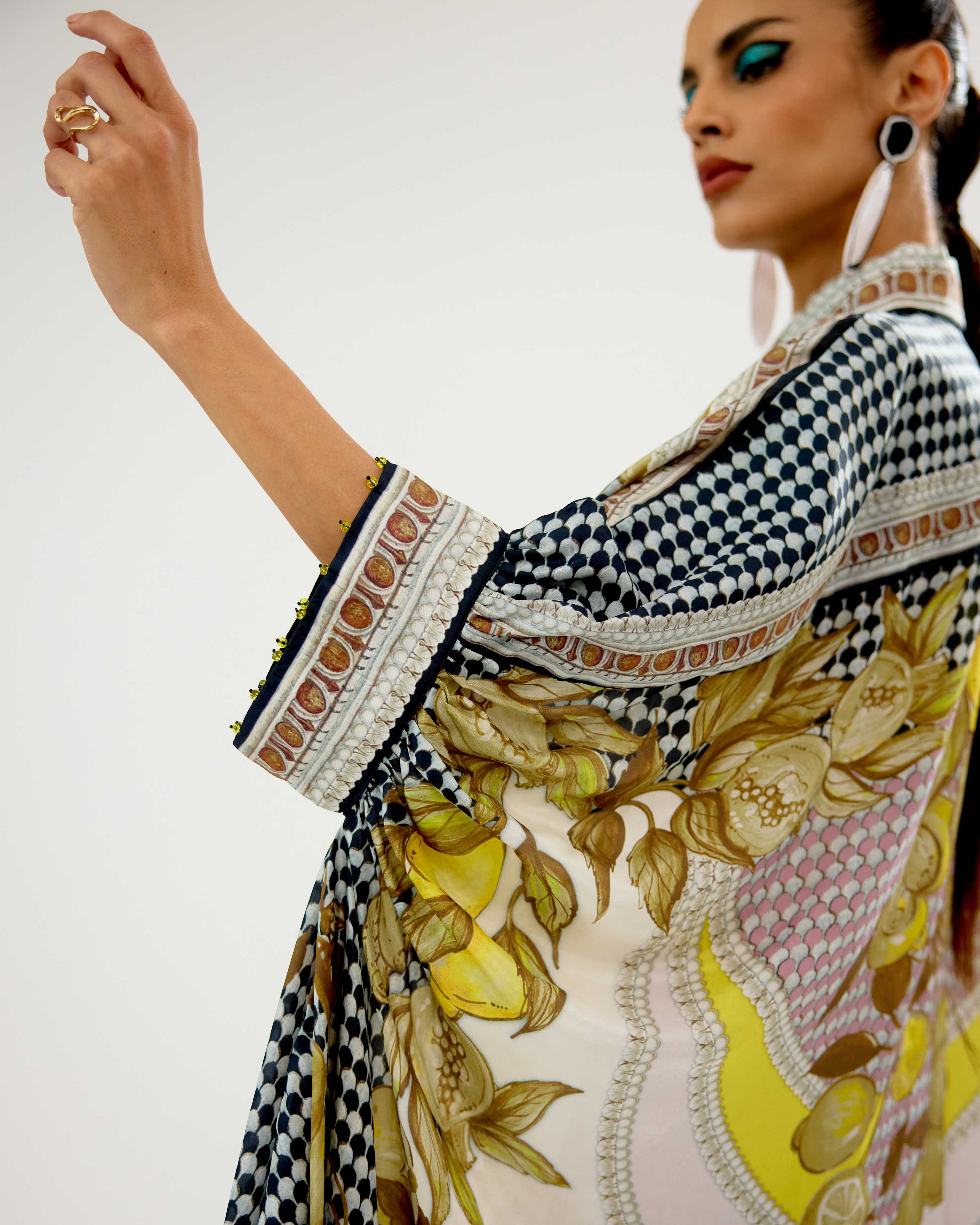Orvieto : Kamara - Ivory/Black