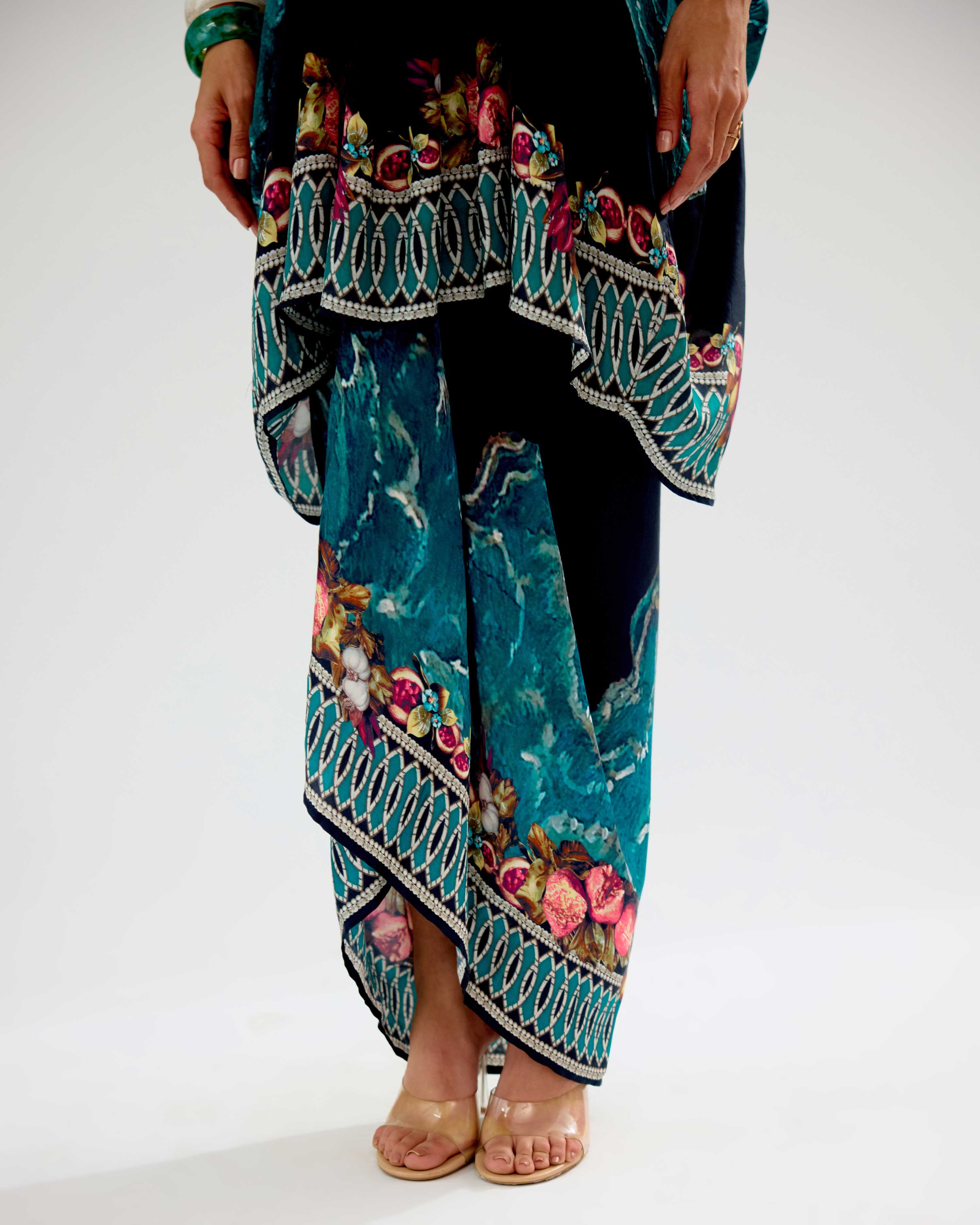 Orvieto : Maya/Indonesia - Teal/Black