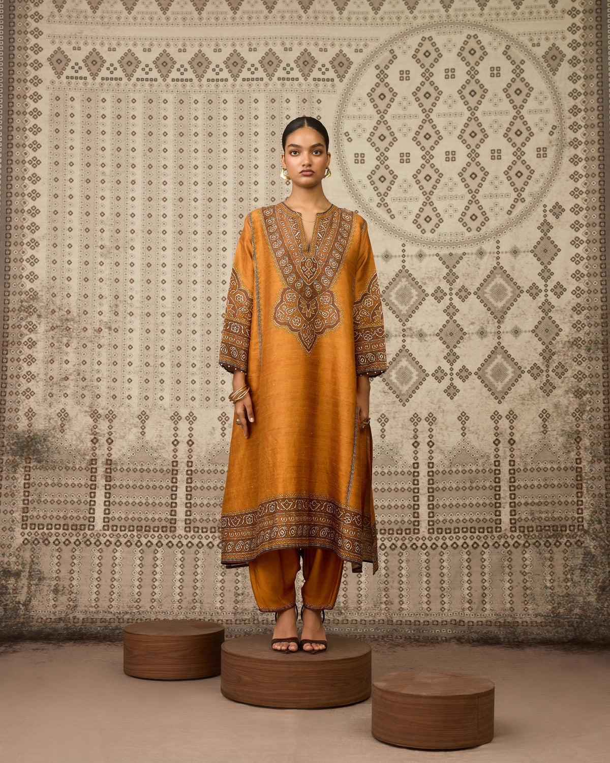BANDHEJ : Amrapali