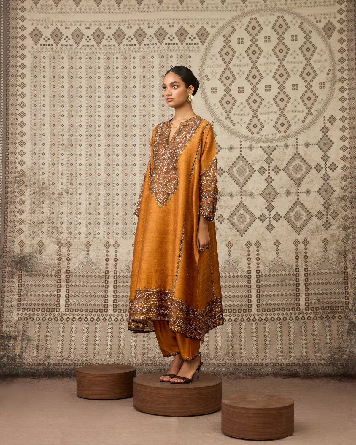 BANDHEJ : Amrapali