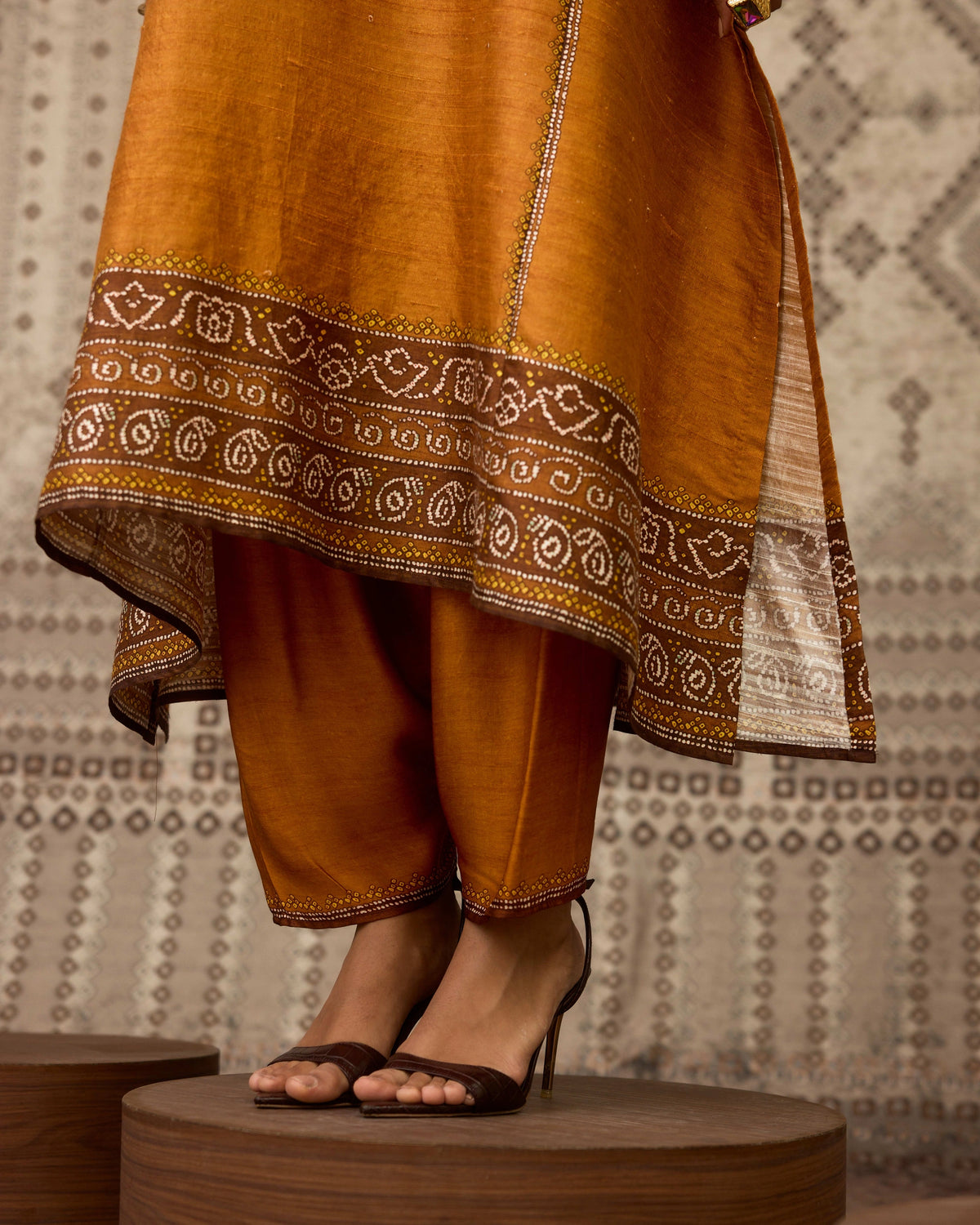 BANDHEJ : Amrapali