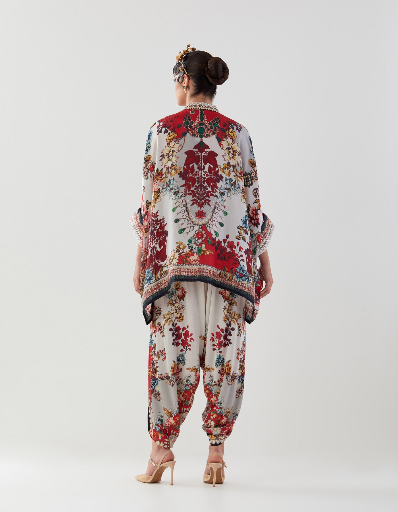 Nizam : Chanel/Sonth - Ivory/Red