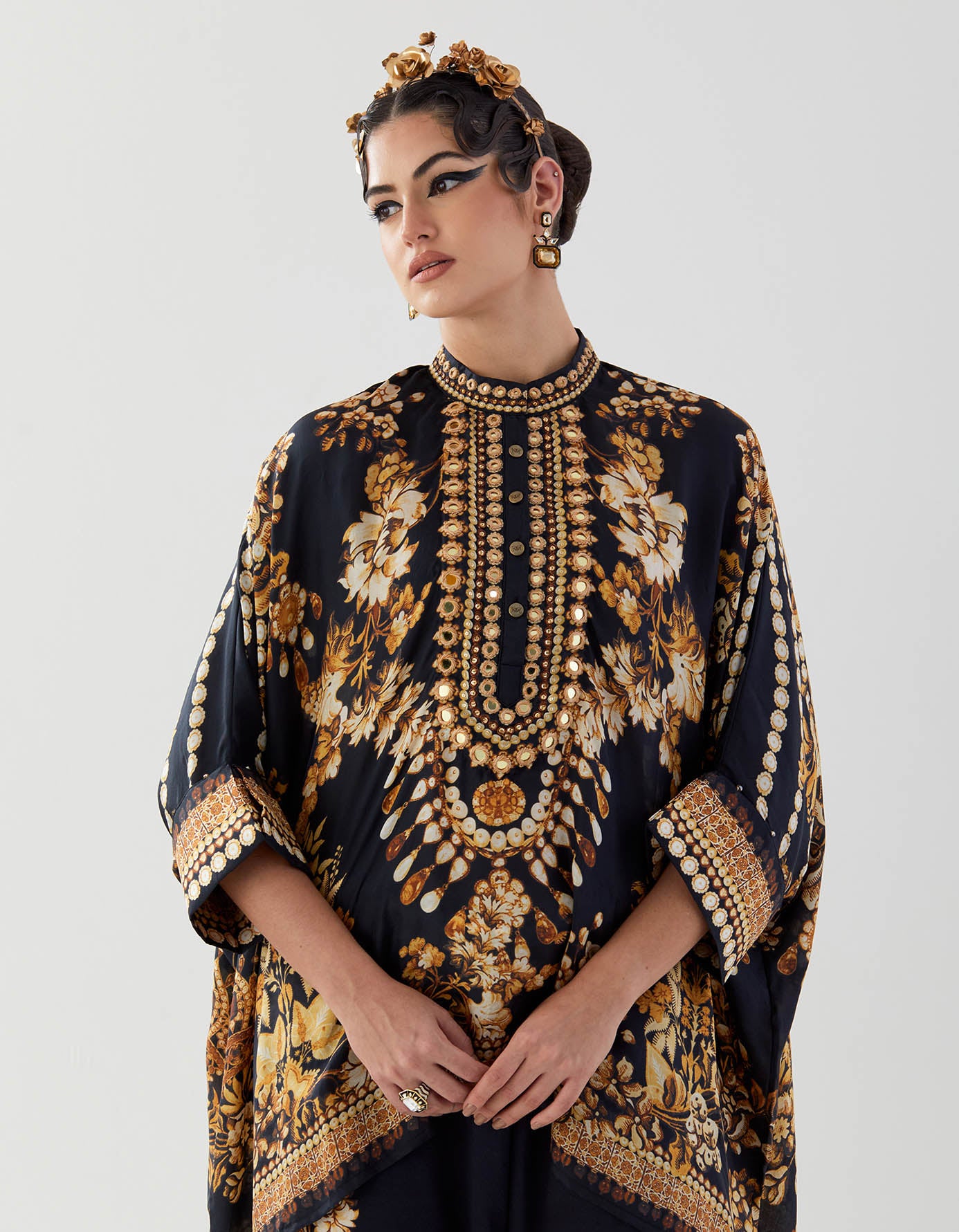 Nizam : Chanel/Sonth - Black/Gold