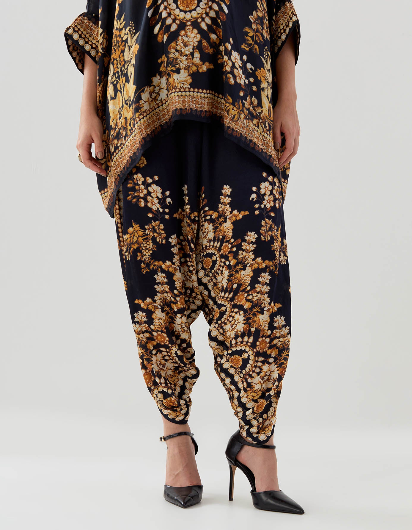 Nizam : Chanel/Sonth - Black/Gold