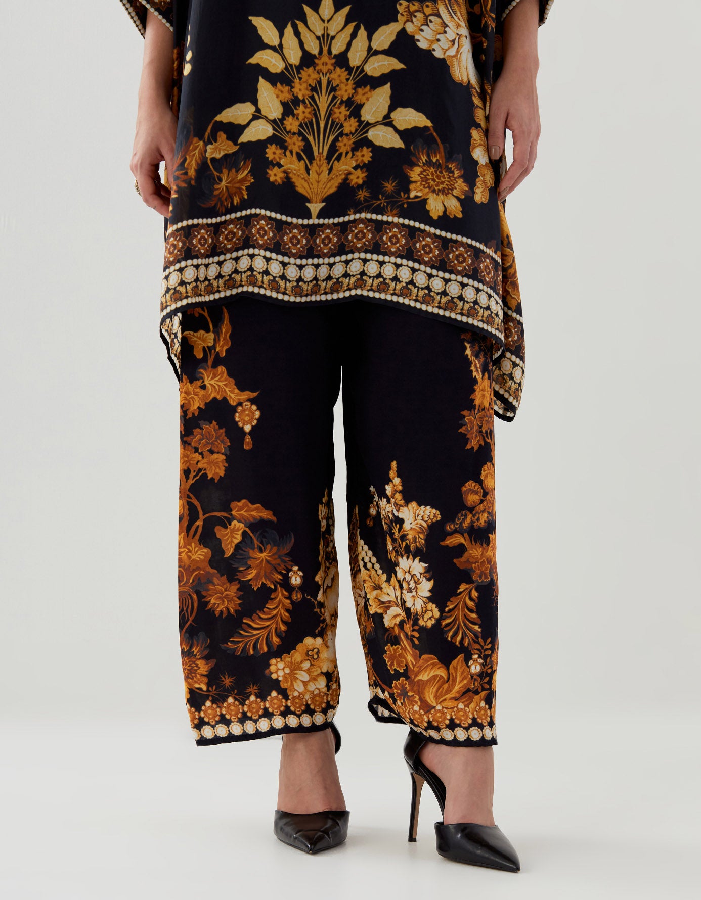 Nizam : Chanel 36" - Black/Gold