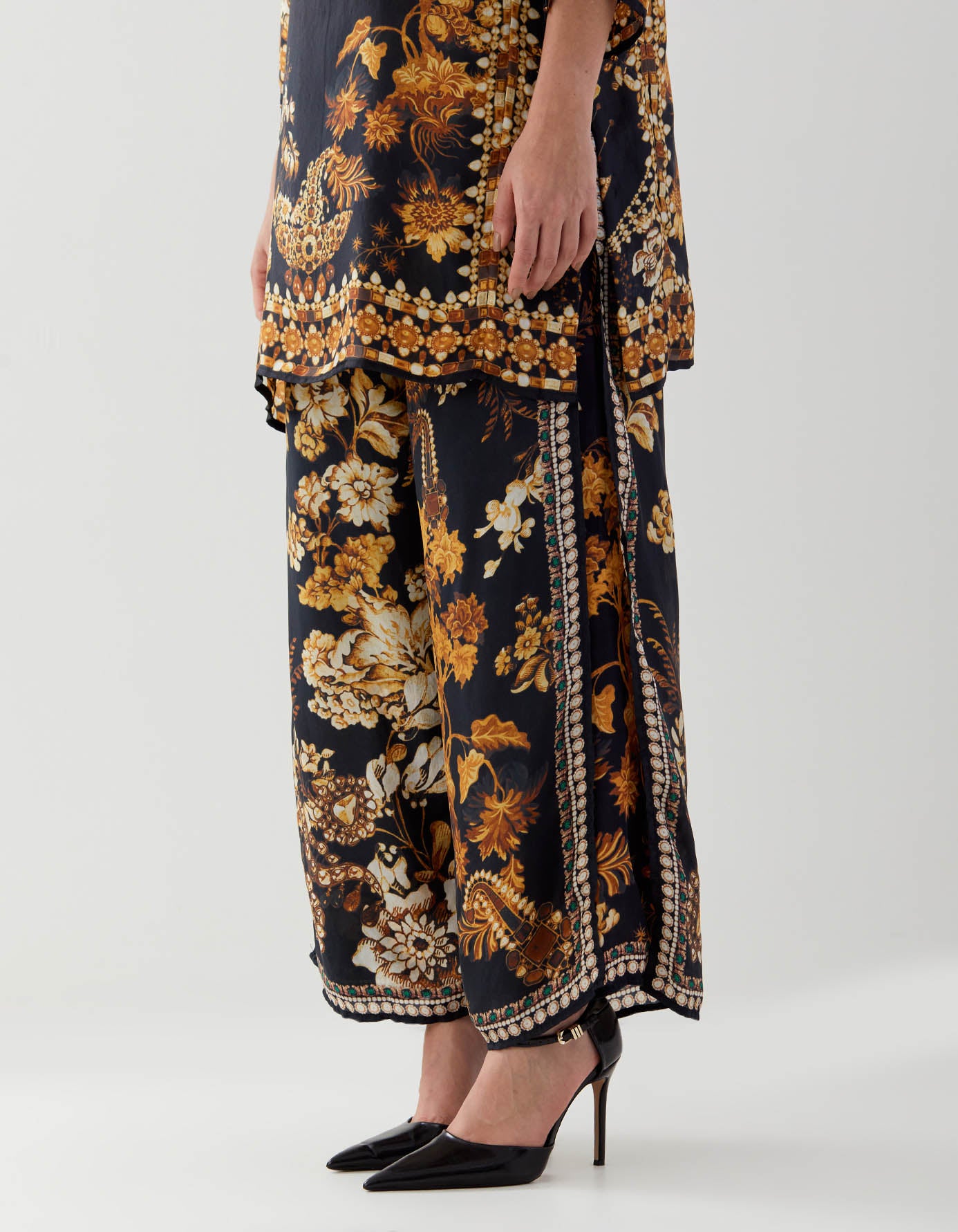 Nizam : Ghazal/Gloria - Black/Gold