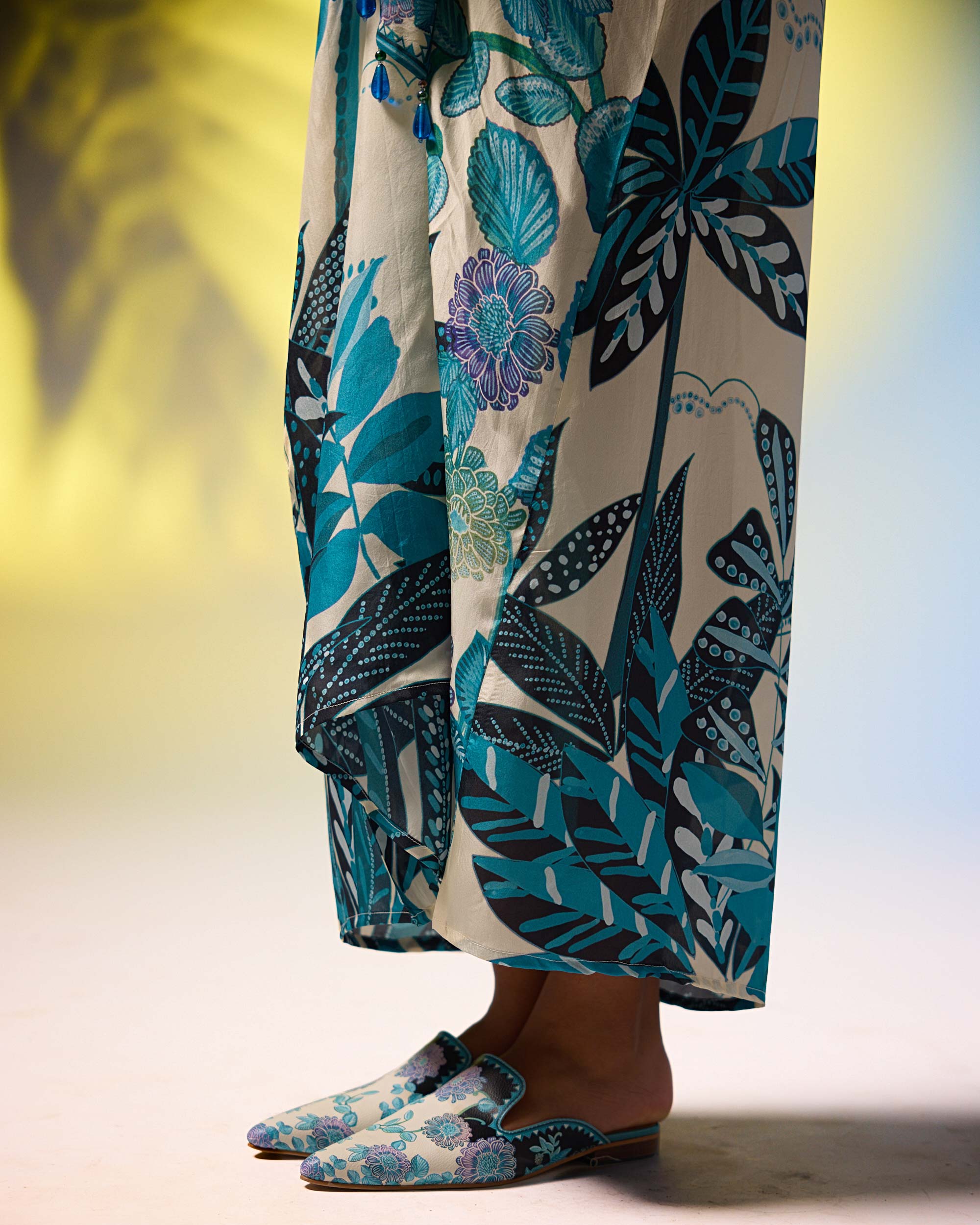 Jamaica : Trinika - Ivory/Blue