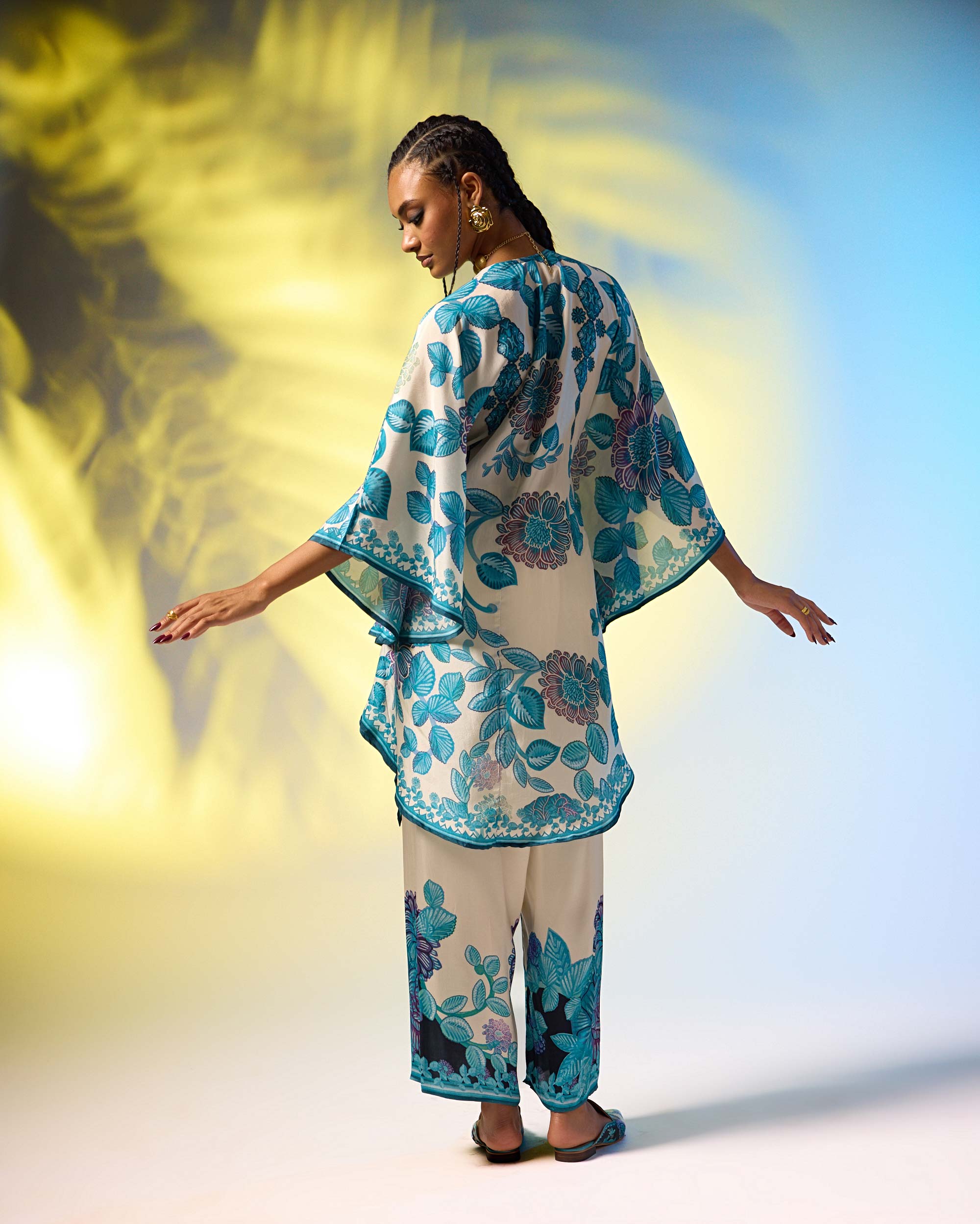 Jamaica : Inayat - Ivory/Blue