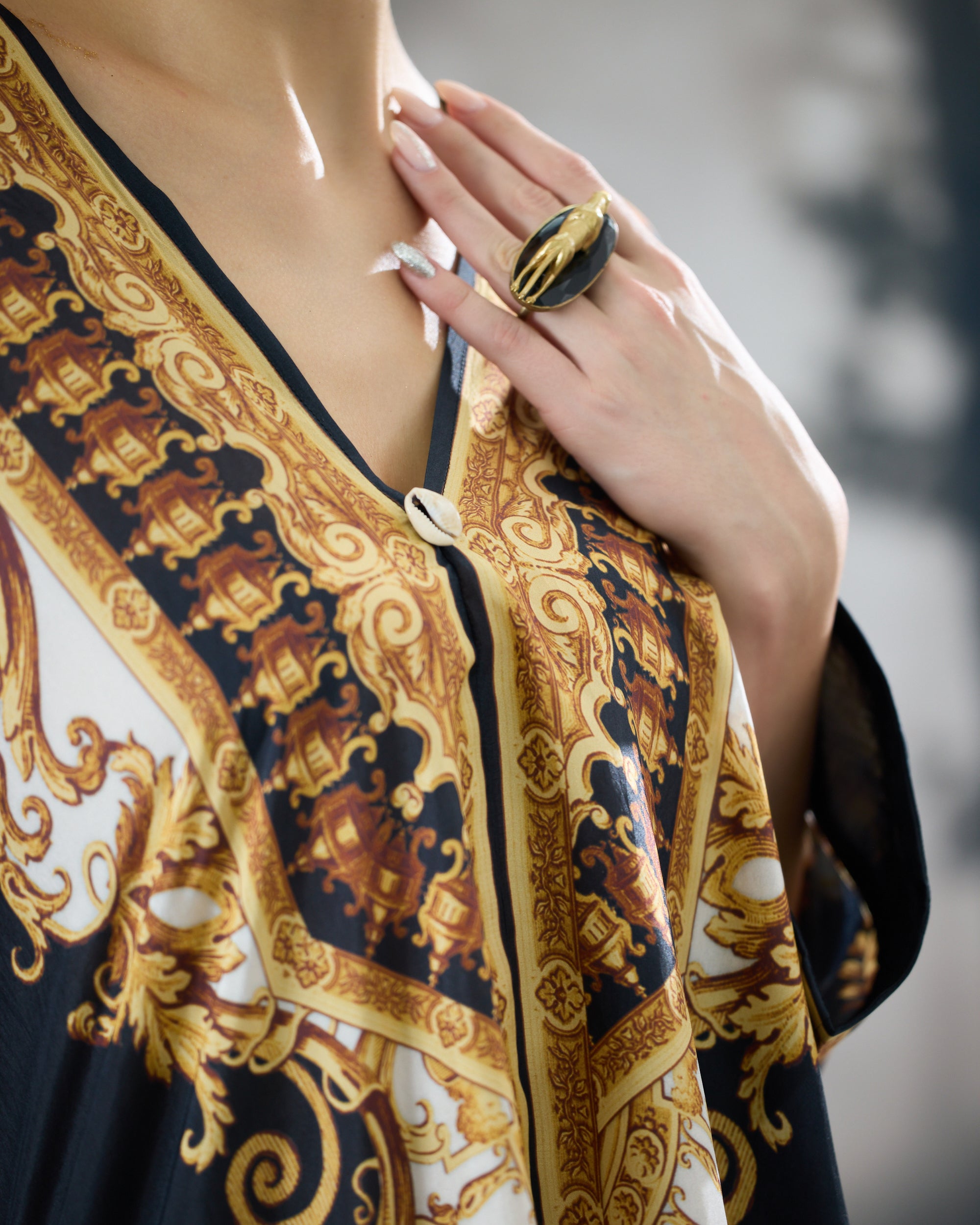 Rome : Dalilah/Surilee - Black/Gold