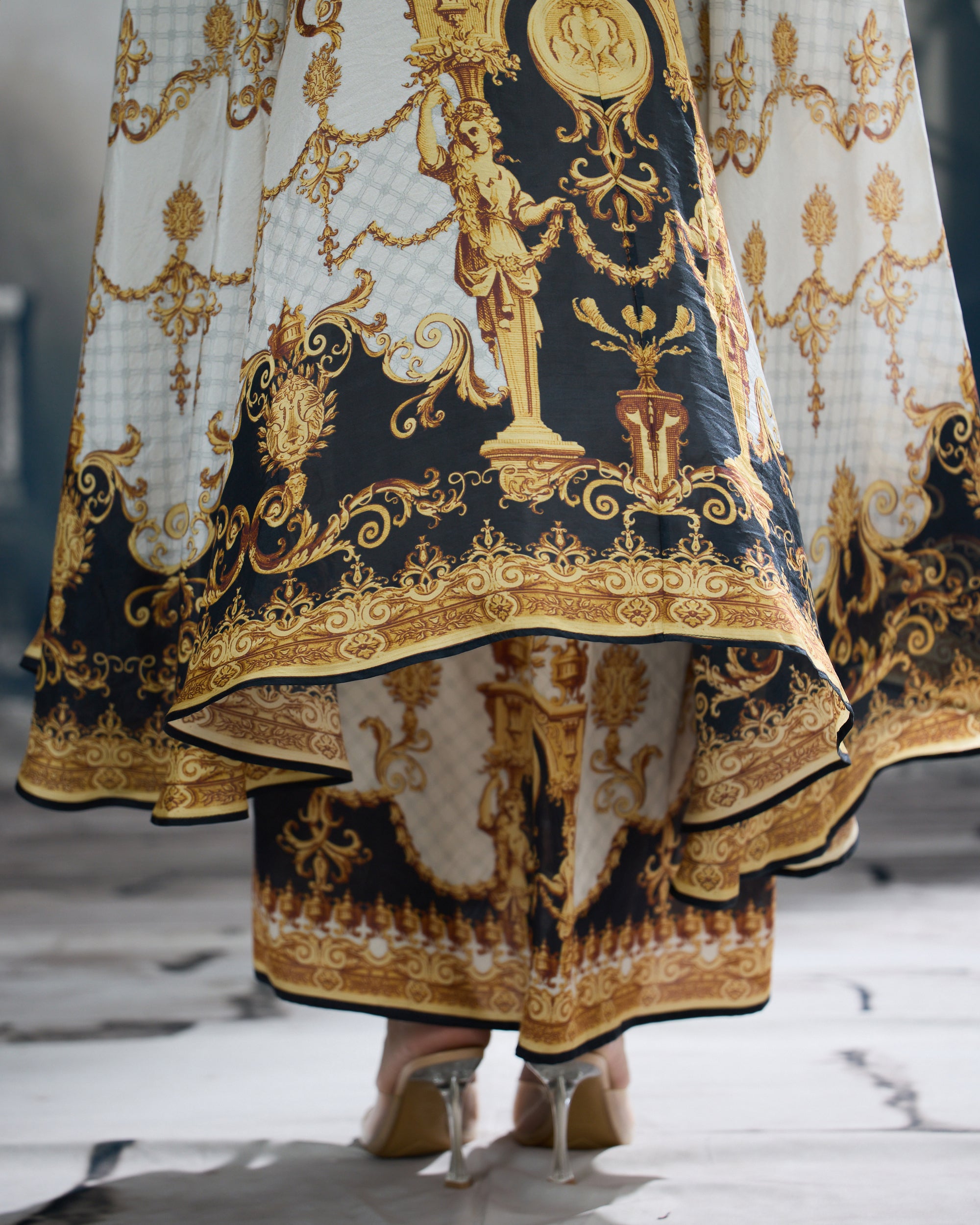 Rome : Caprice/Surilee - Black/Gold