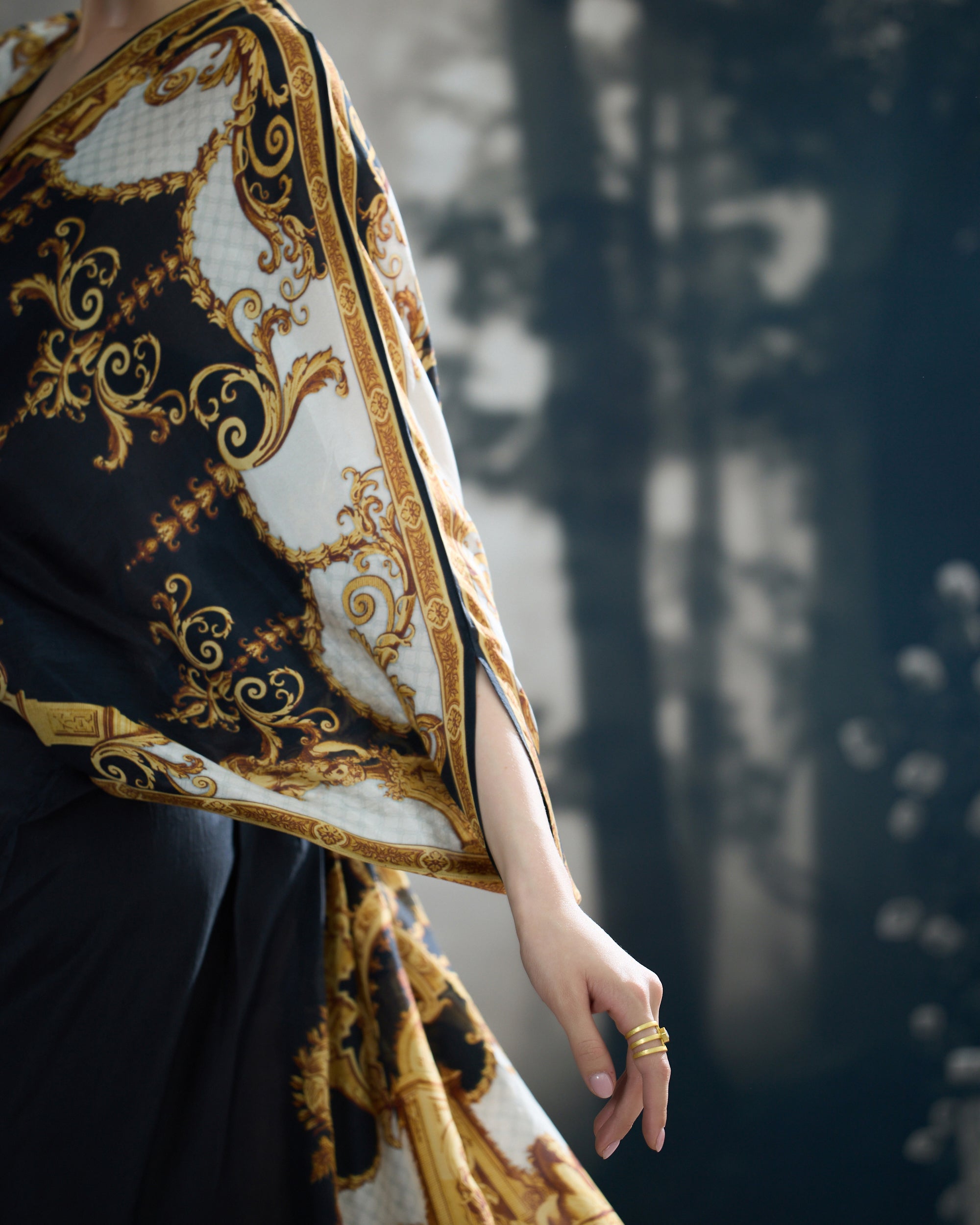 Rome : Rasika - Black/Gold