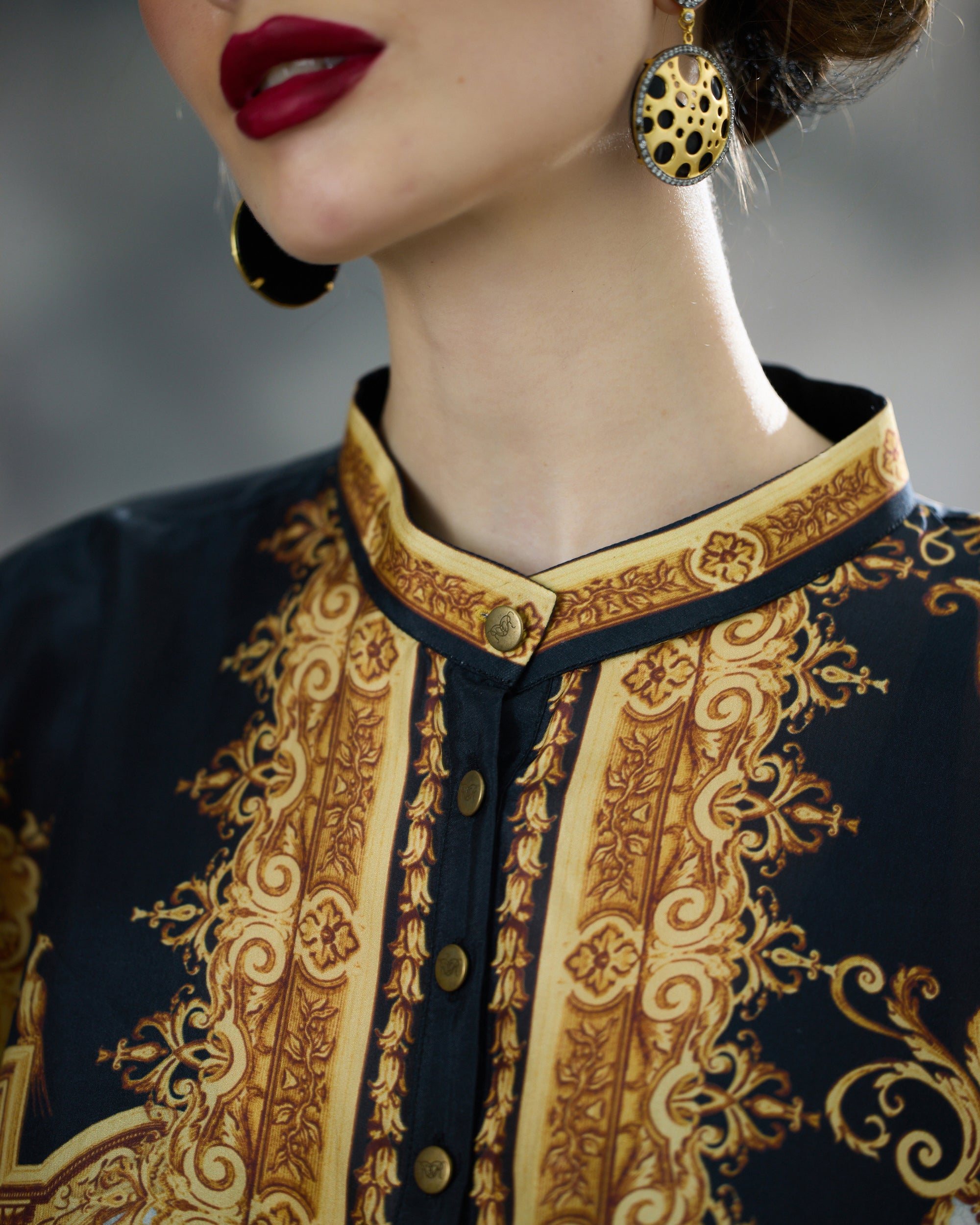 Rome : Chanel 36" - Black/Gold