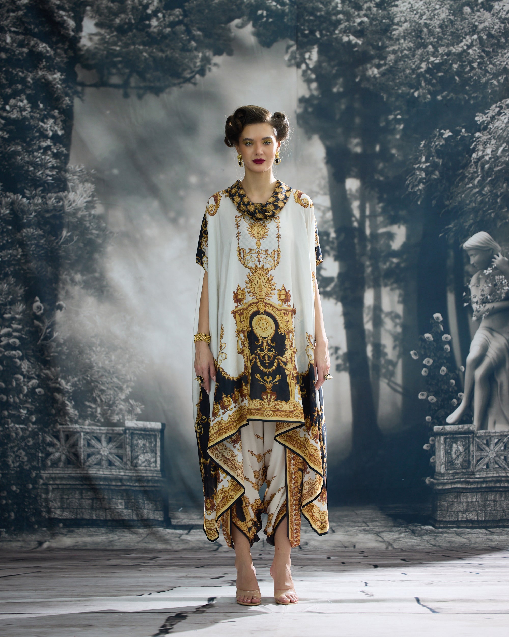 Rome : Lavanya/Sonth - Black/Gold
