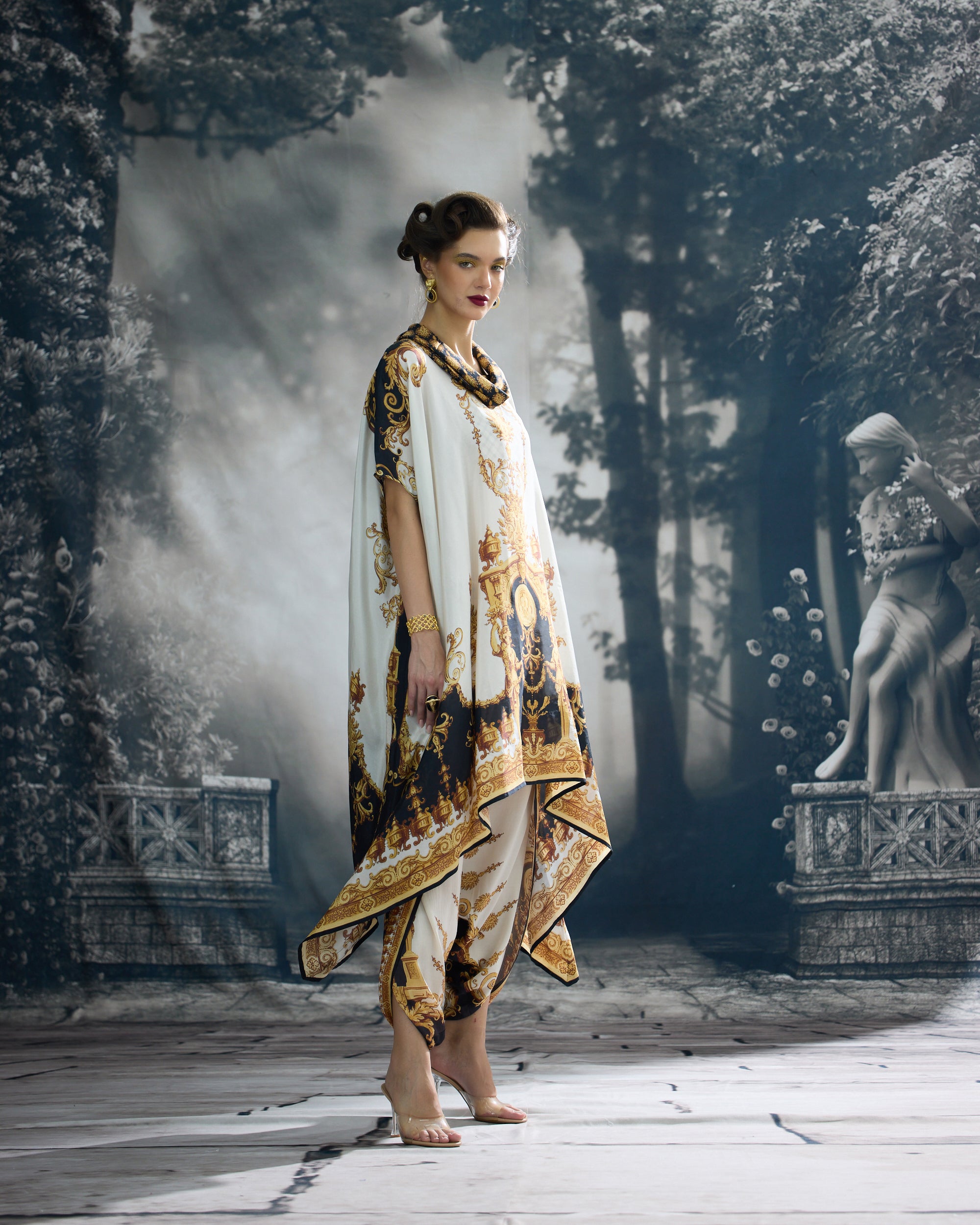Rome : Lavanya/Sonth - Black/Gold