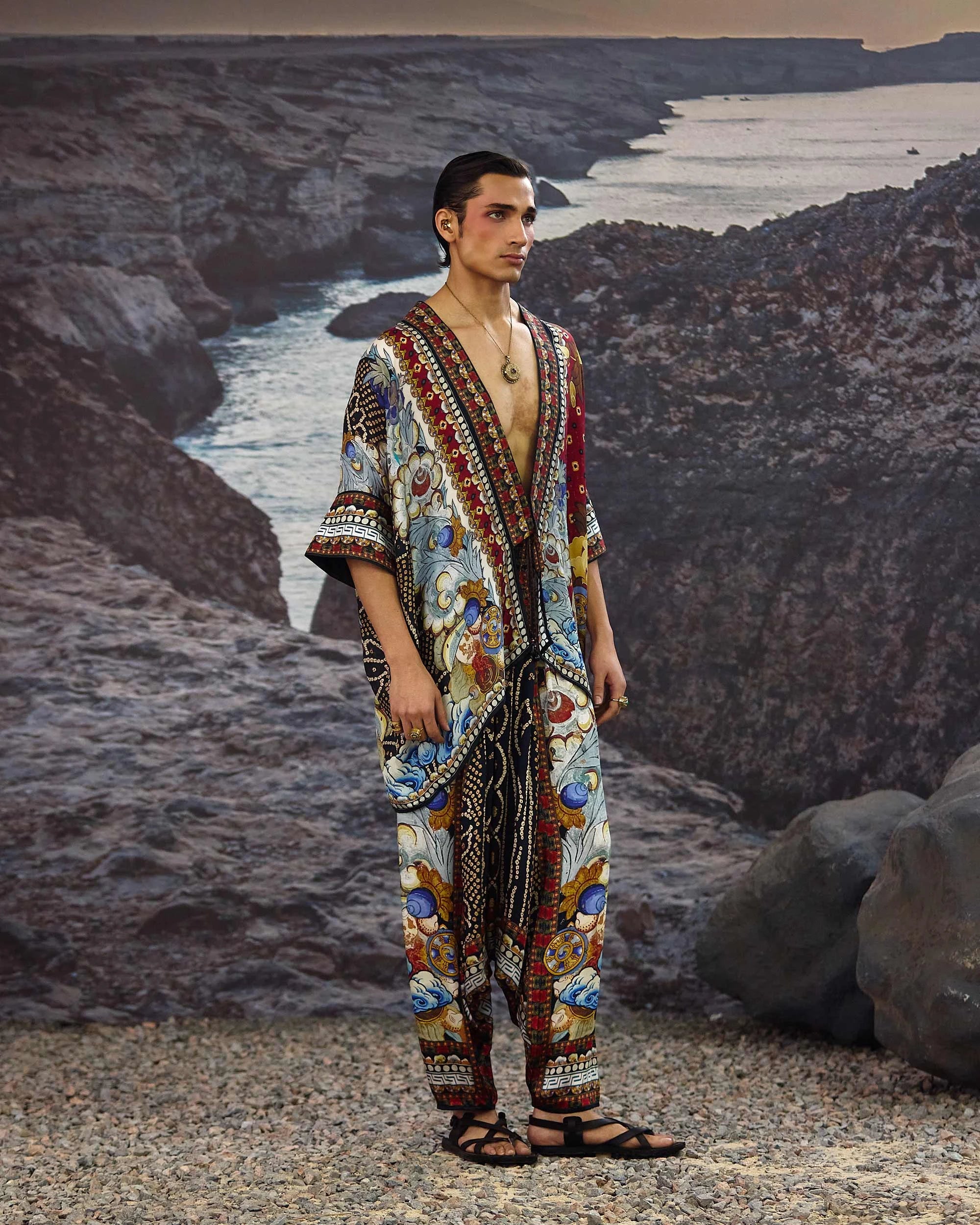 LADAKH : Kimono