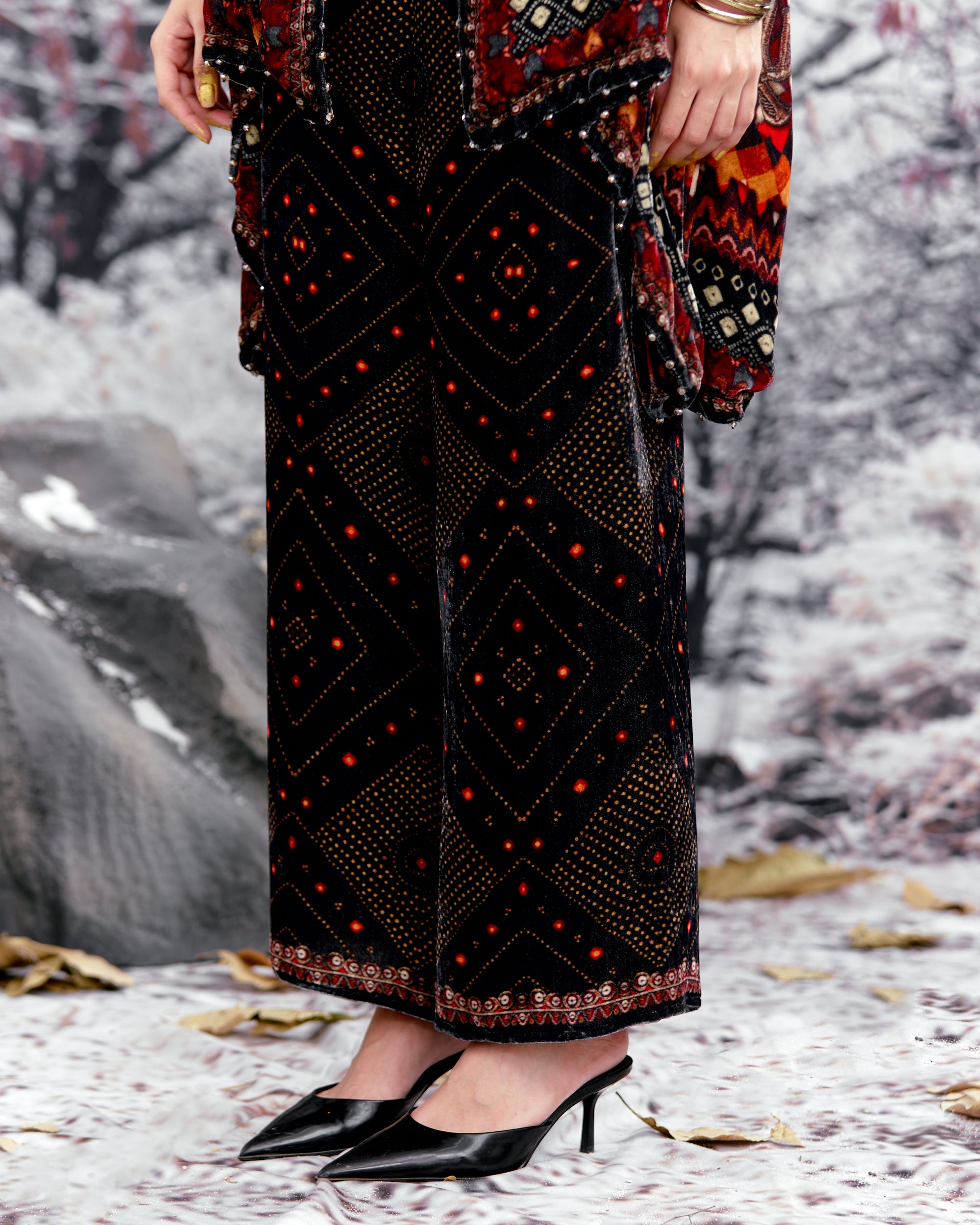 Tijori : Adhira - Black