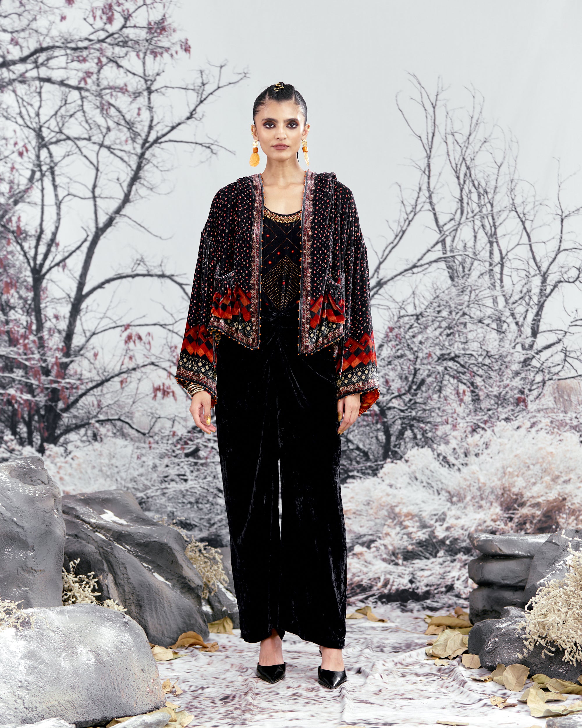 Tijori : Romania - Black
