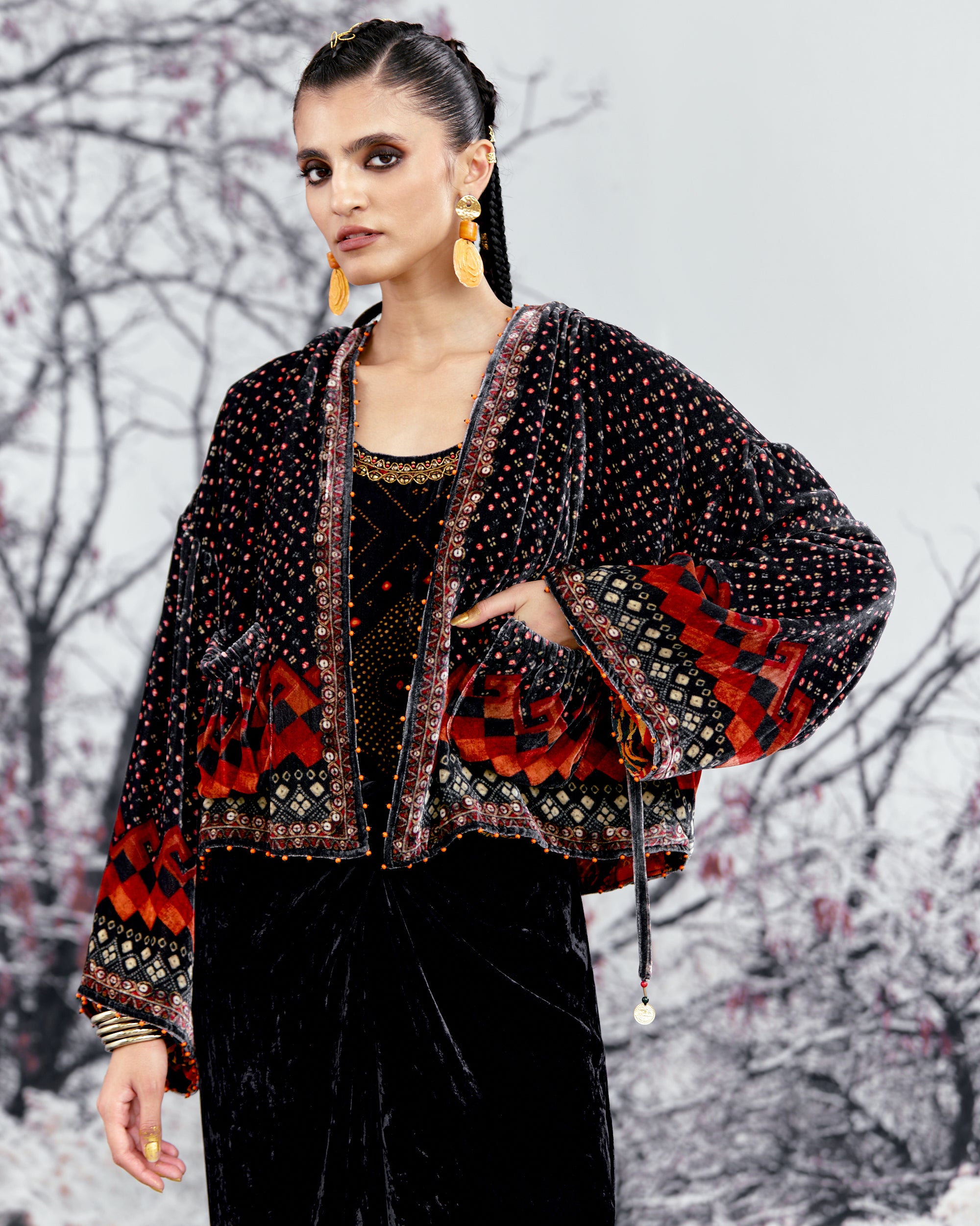 Tijori : Romania - Black