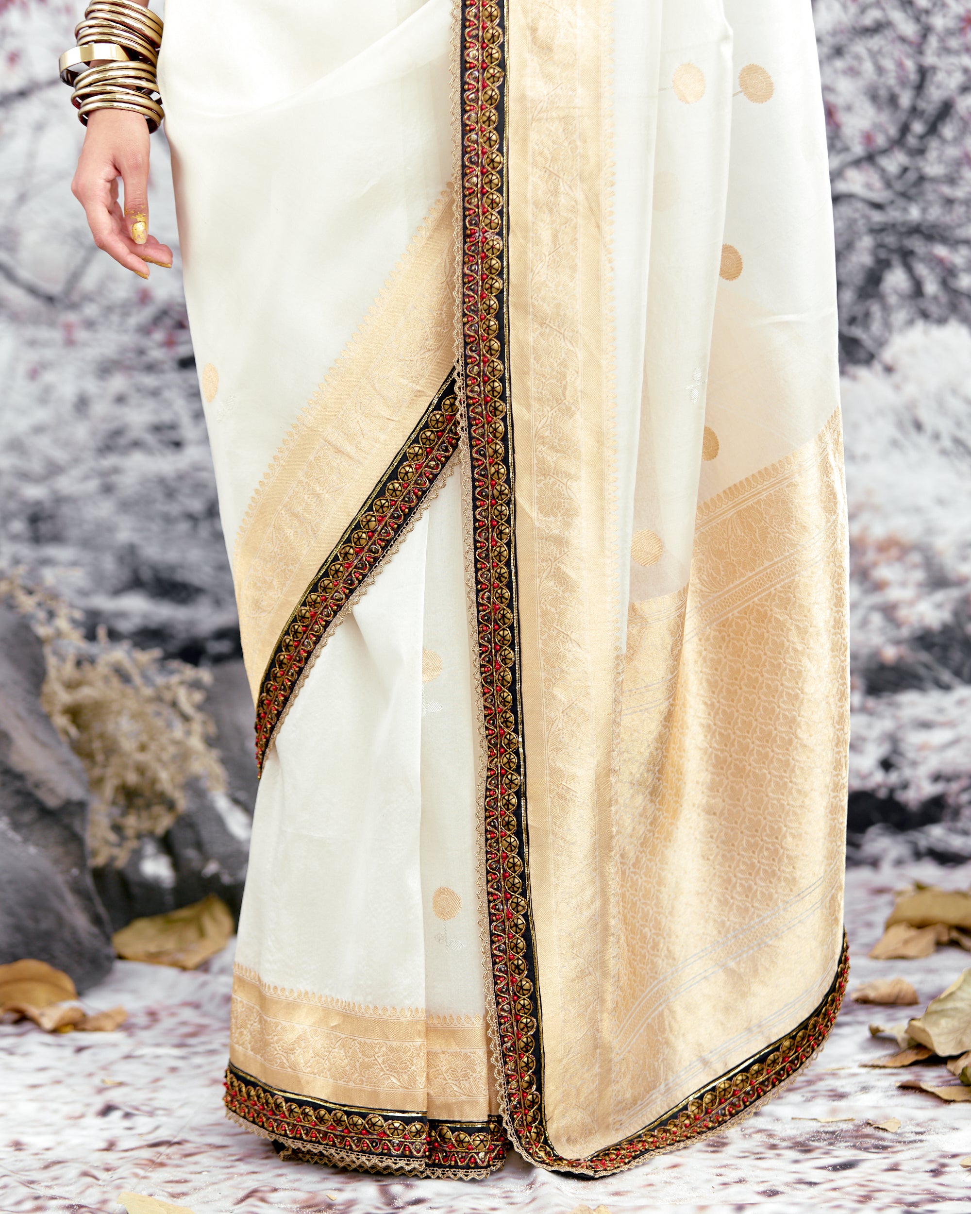 Tijori : Savitri - Ivory