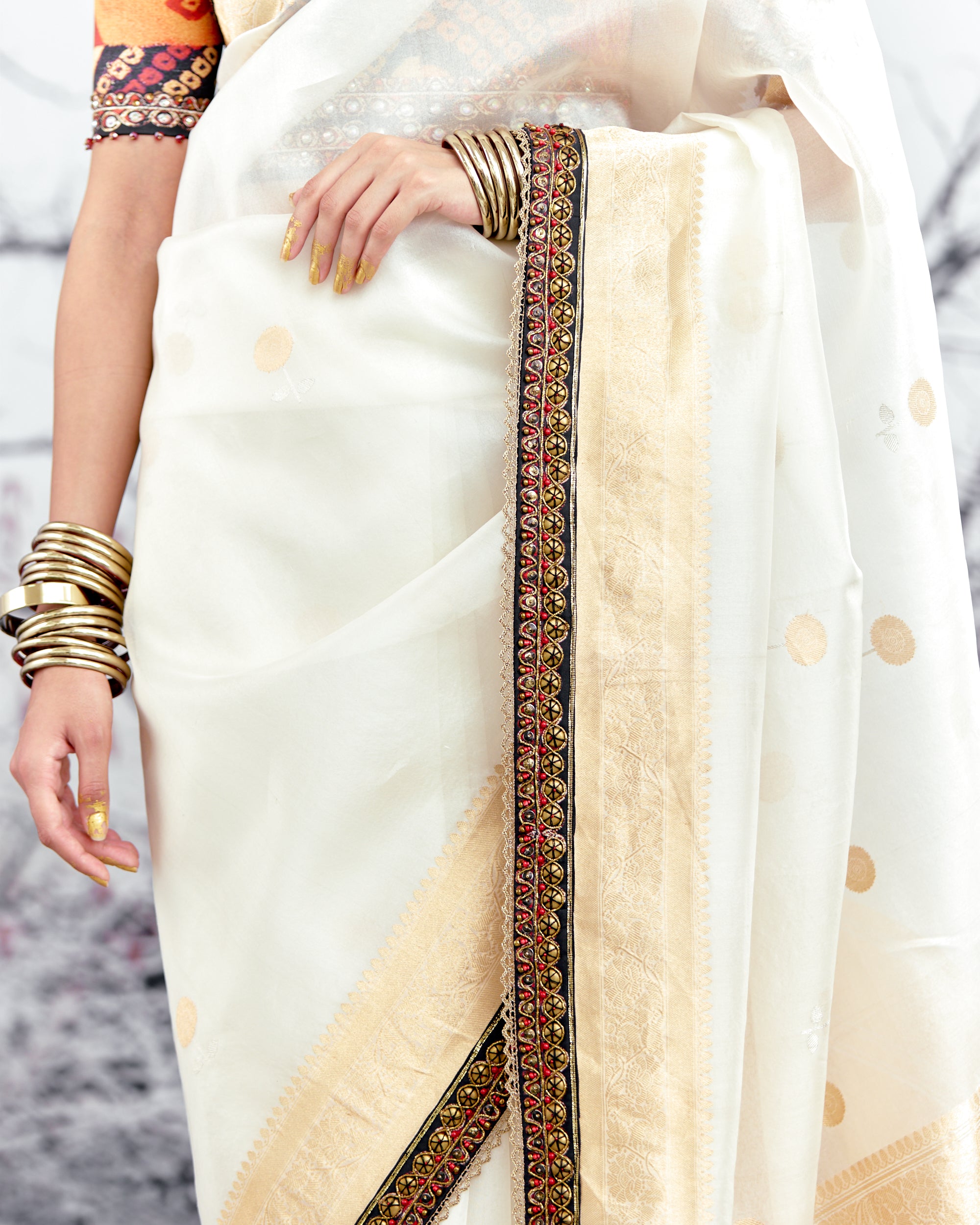 Tijori : Savitri - Ivory