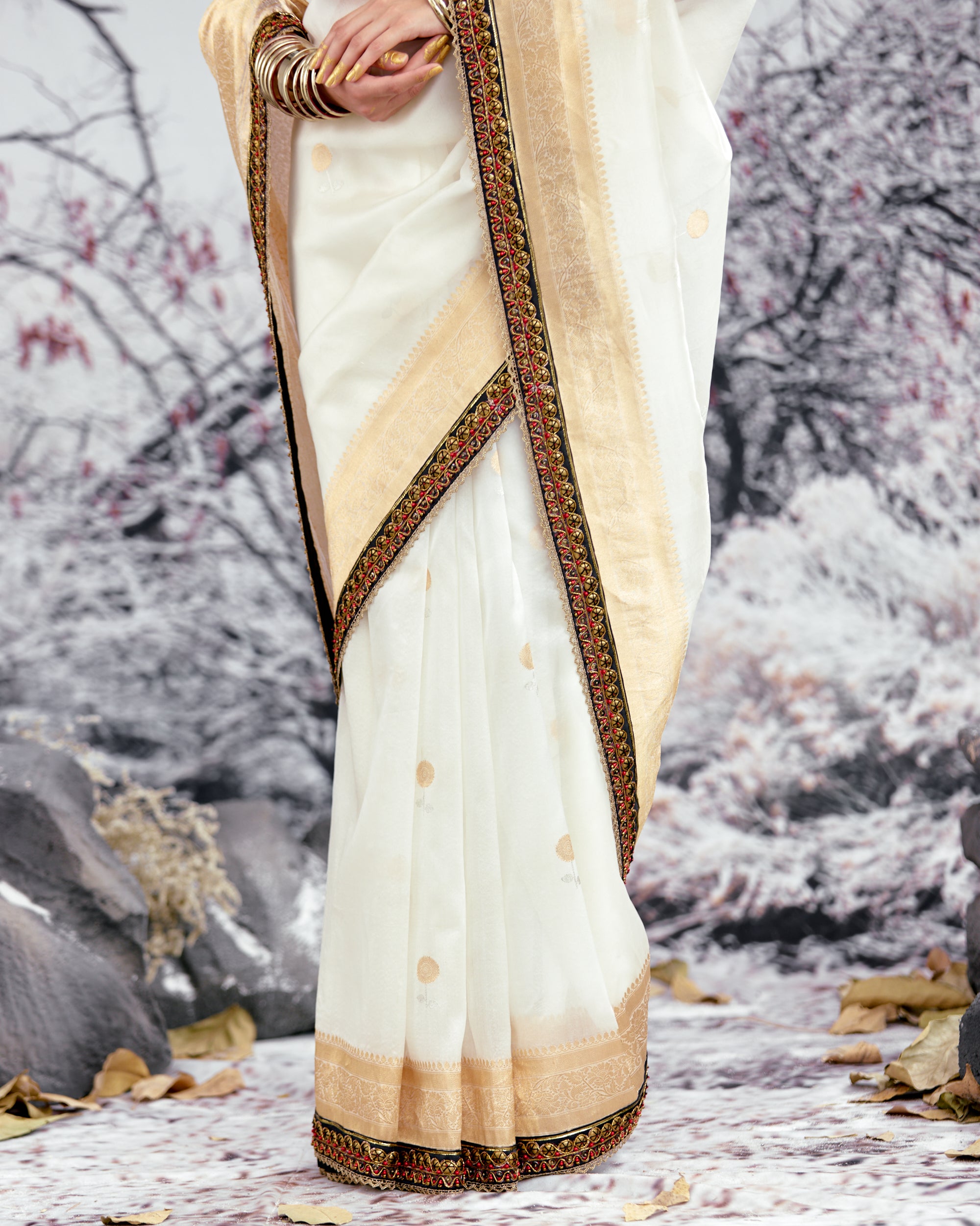 Tijori : Savitri - Ivory