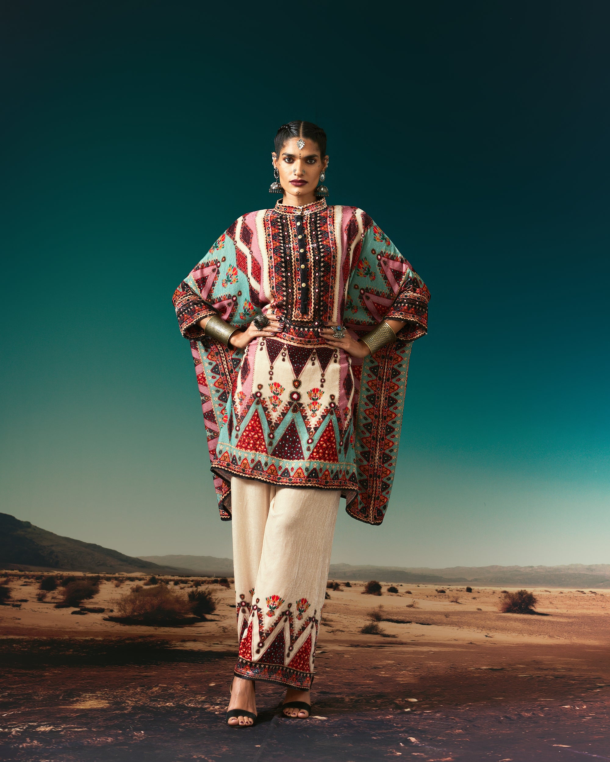 Kutch : Chanel 36" - Multi/Eggshell