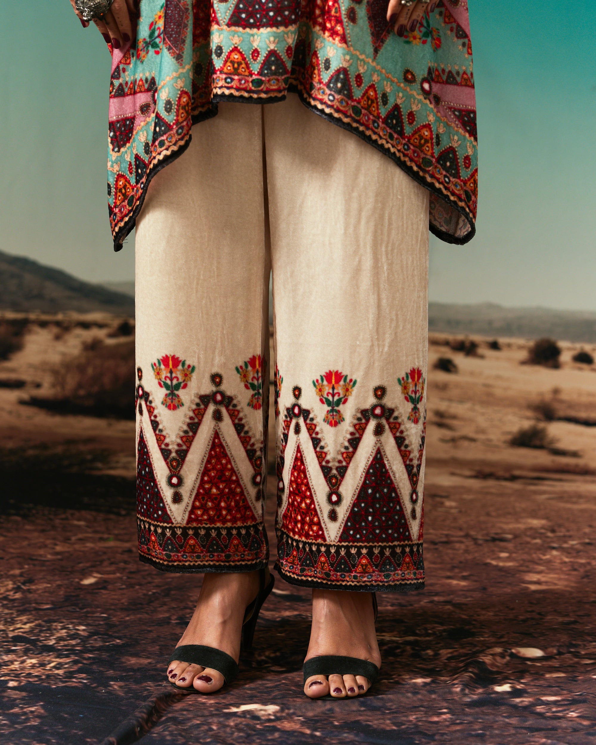 Kutch : Chanel 36" - Multi/Eggshell