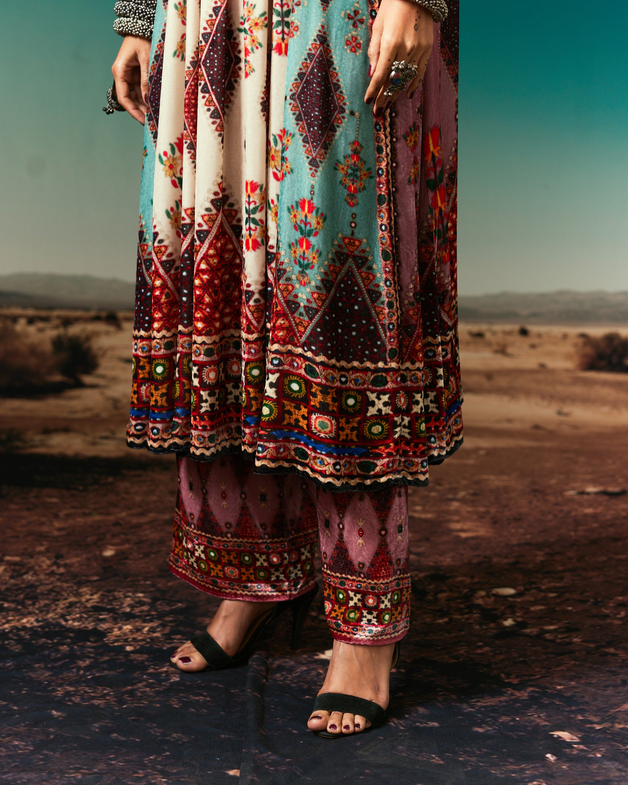 Kutch : Anisha -  Eggshell/Rose/Sea Blue