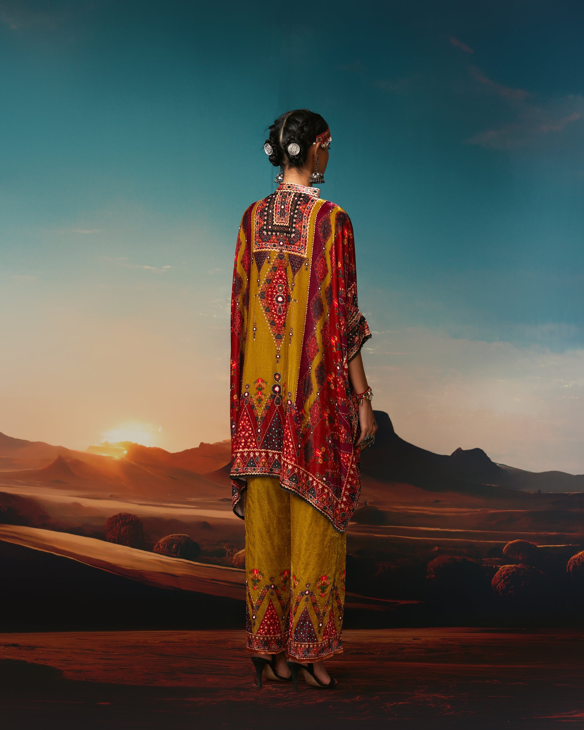 Kutch : Chanel 36" - Rust/Anise/Raspberry