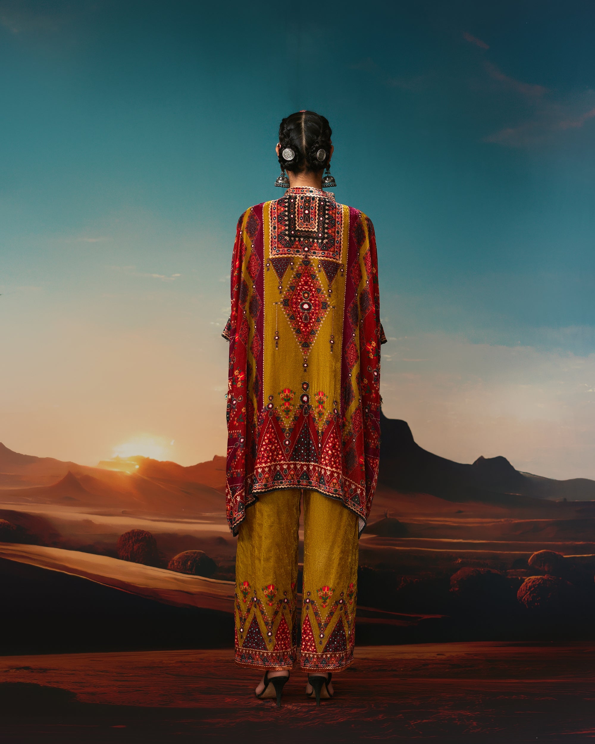 Kutch : Chanel 36" - Rust/Anise/Raspberry