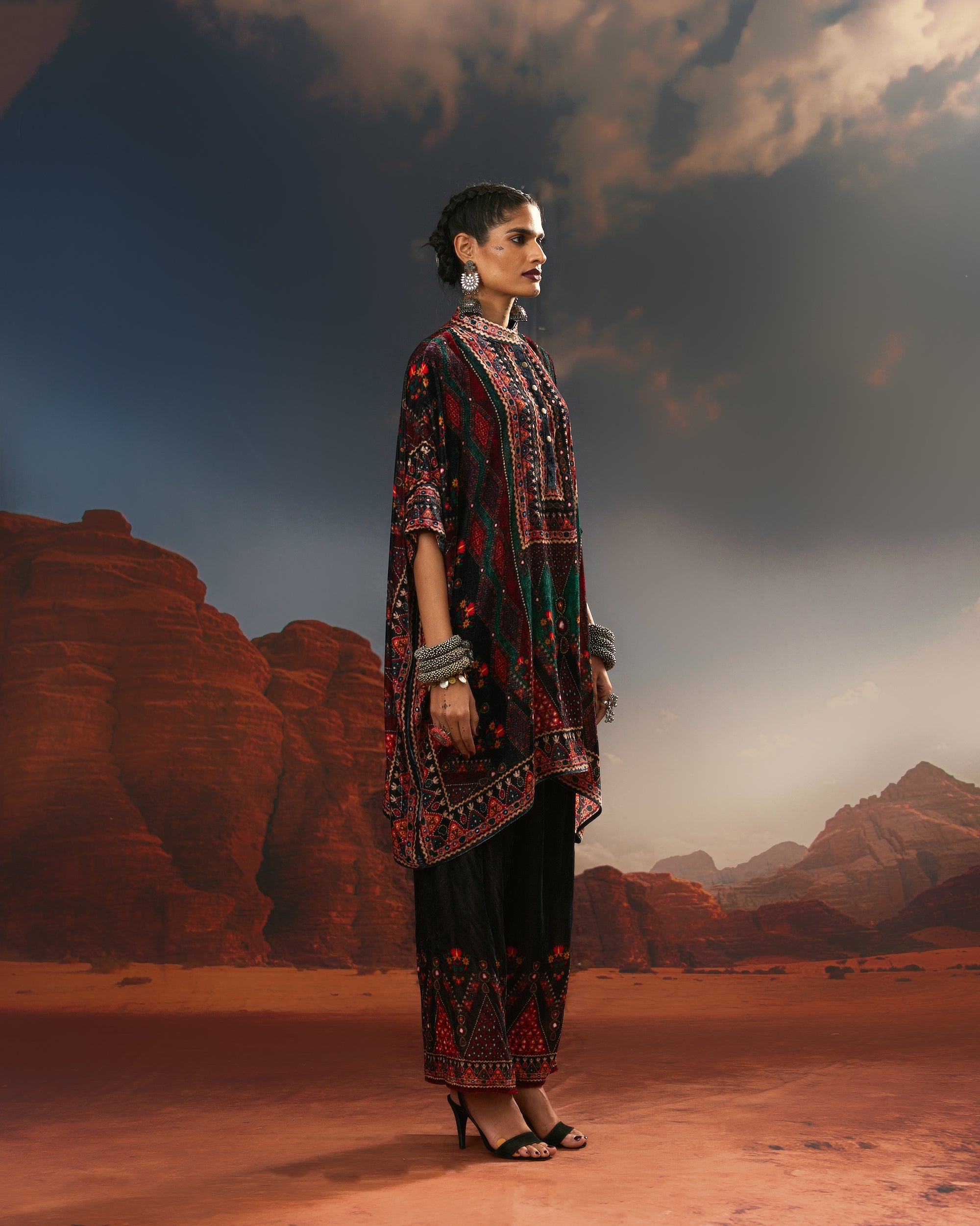 Kutch : Chanel 36" - Red/Teal/Black