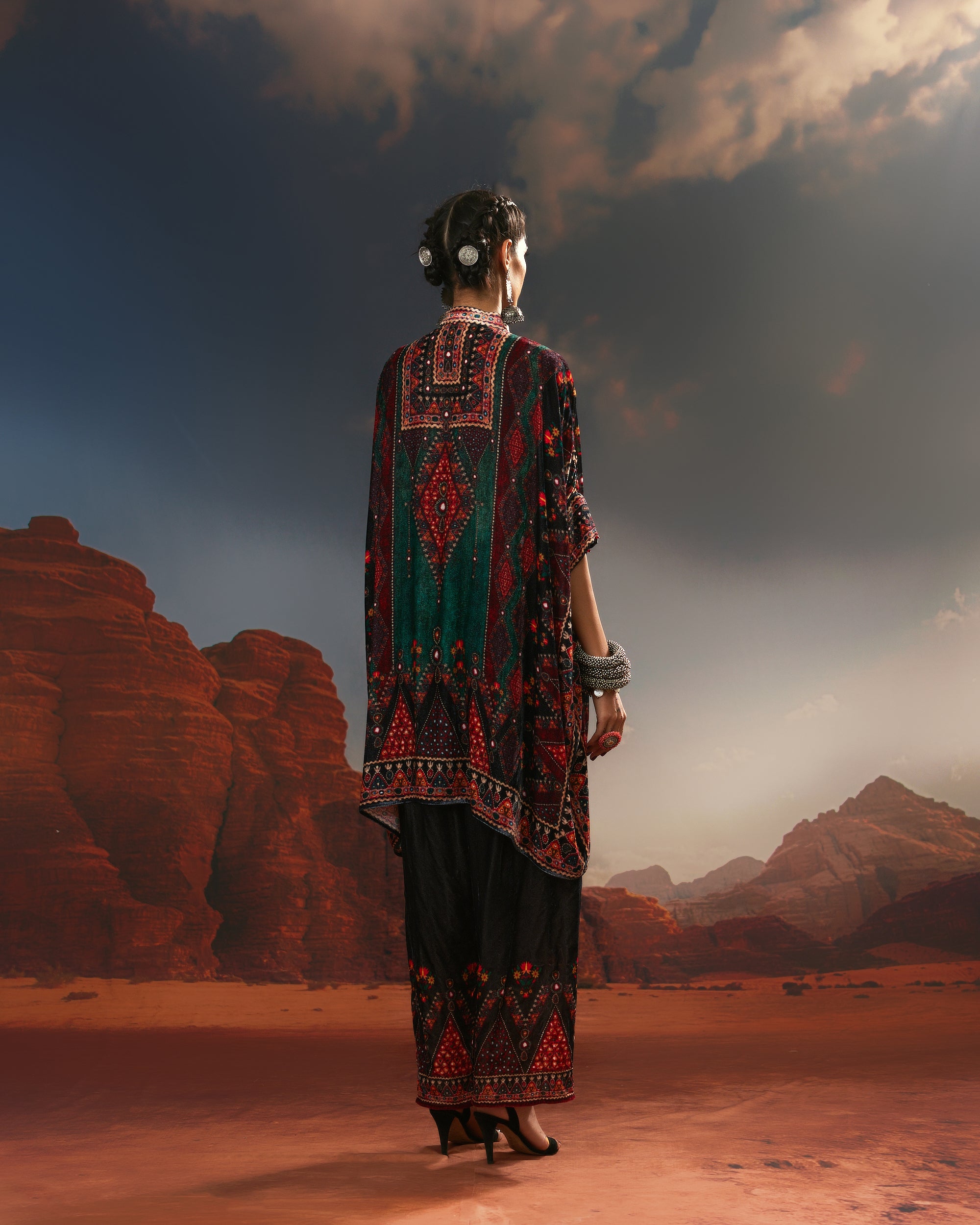 Kutch : Chanel 36" - Red/Teal/Black