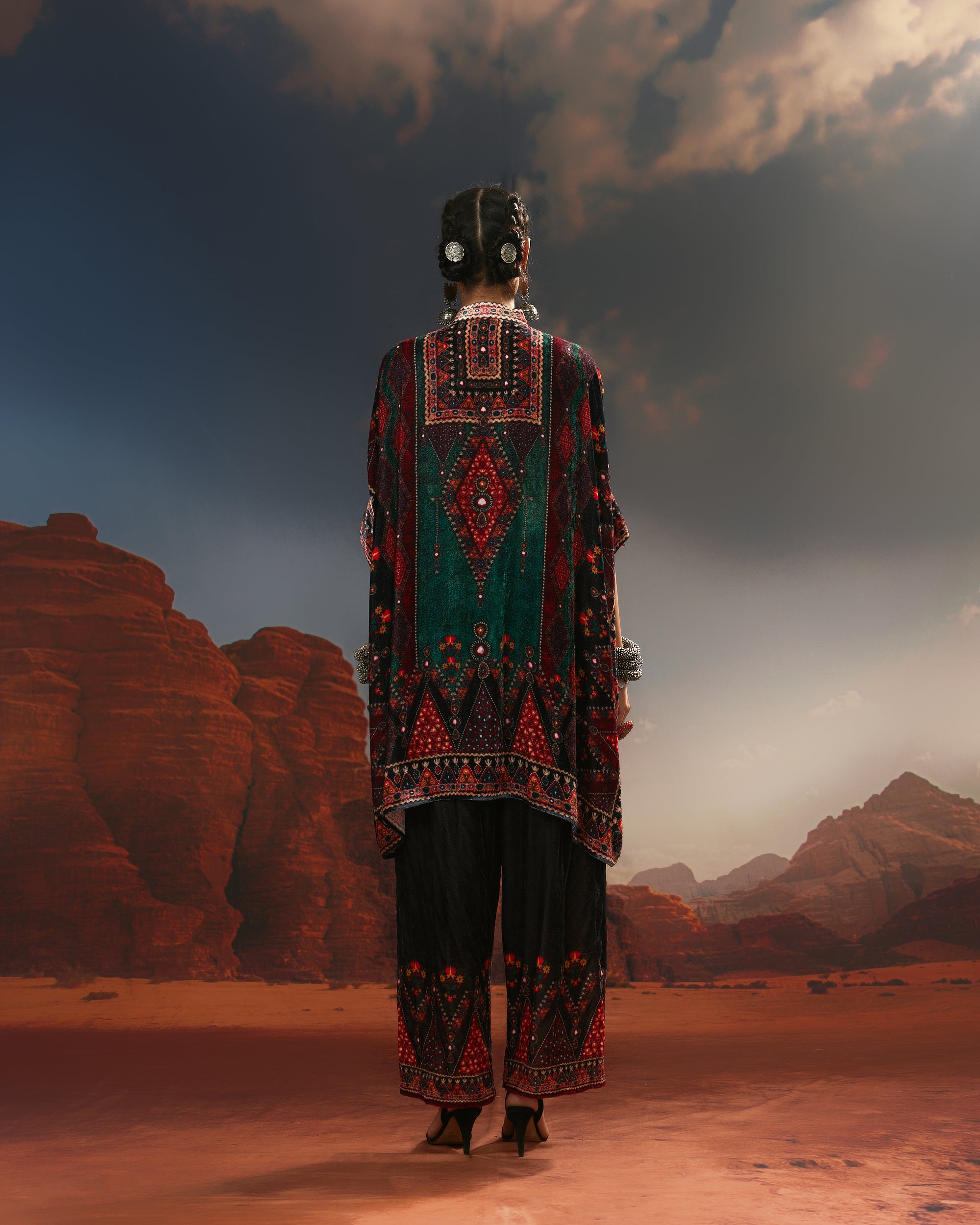 Kutch : Chanel 36" - Red/Teal/Black
