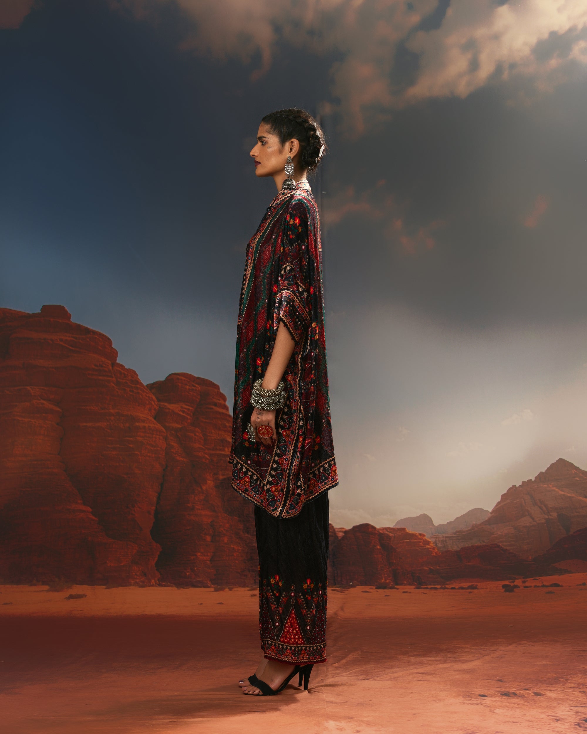 Kutch : Chanel 36" - Red/Teal/Black