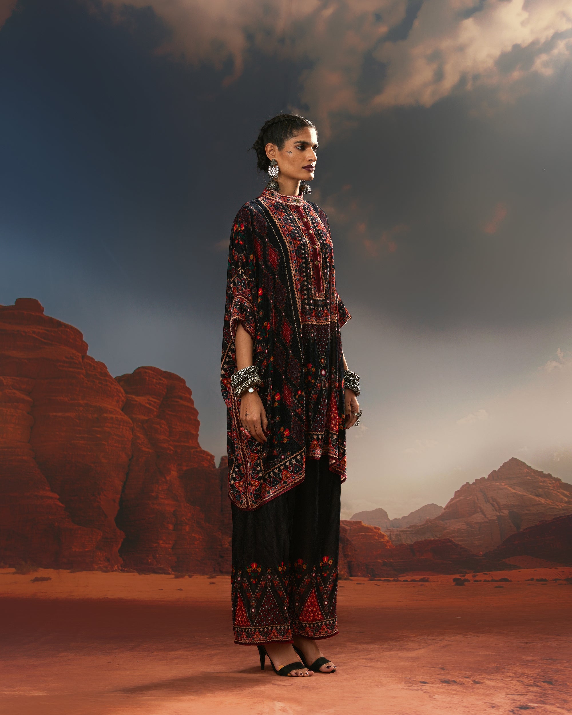 Kutch : Chanel 36" - Black