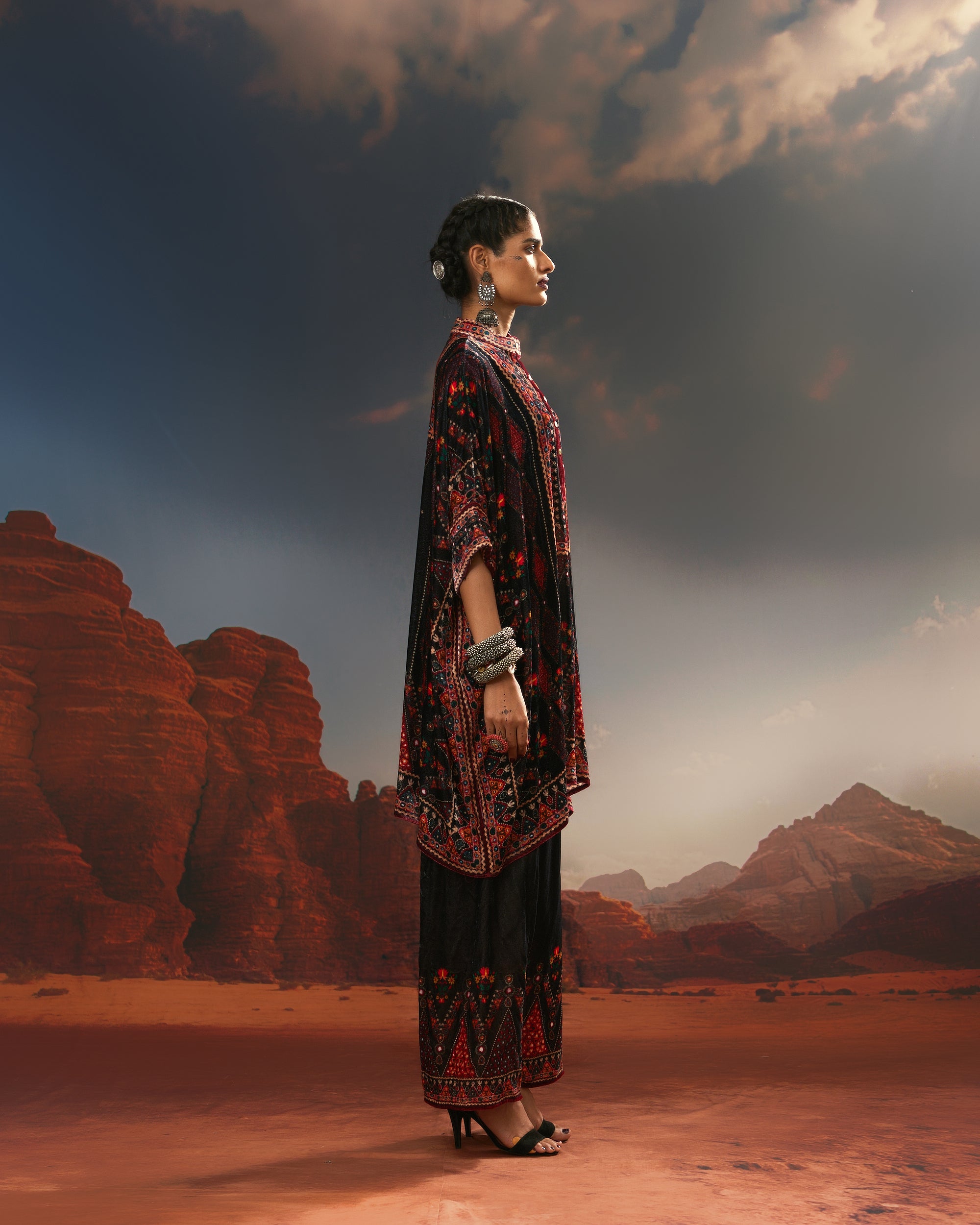 Kutch : Chanel 36" - Black