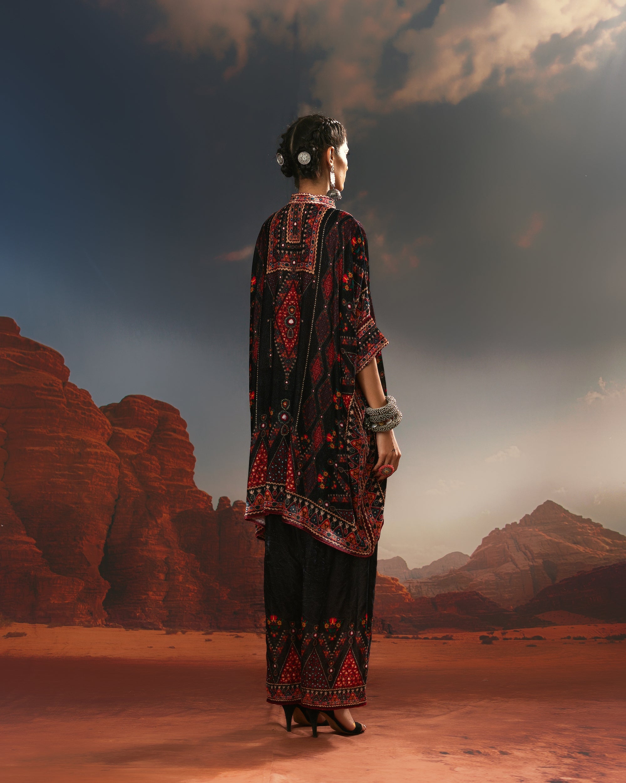 Kutch : Chanel 36" - Black