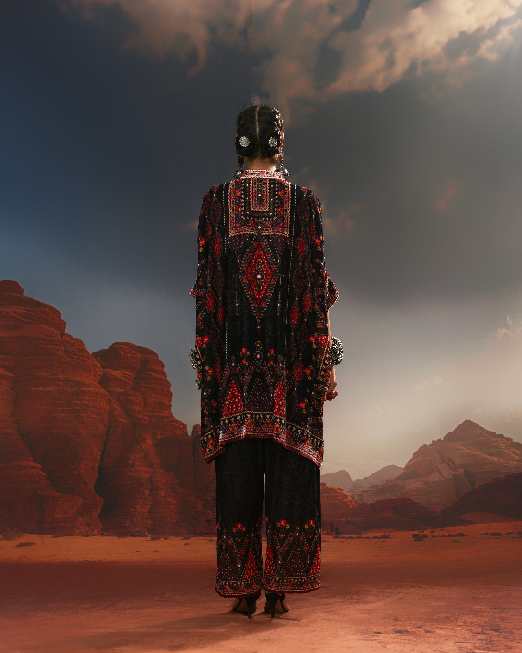 Kutch : Chanel 36" - Black